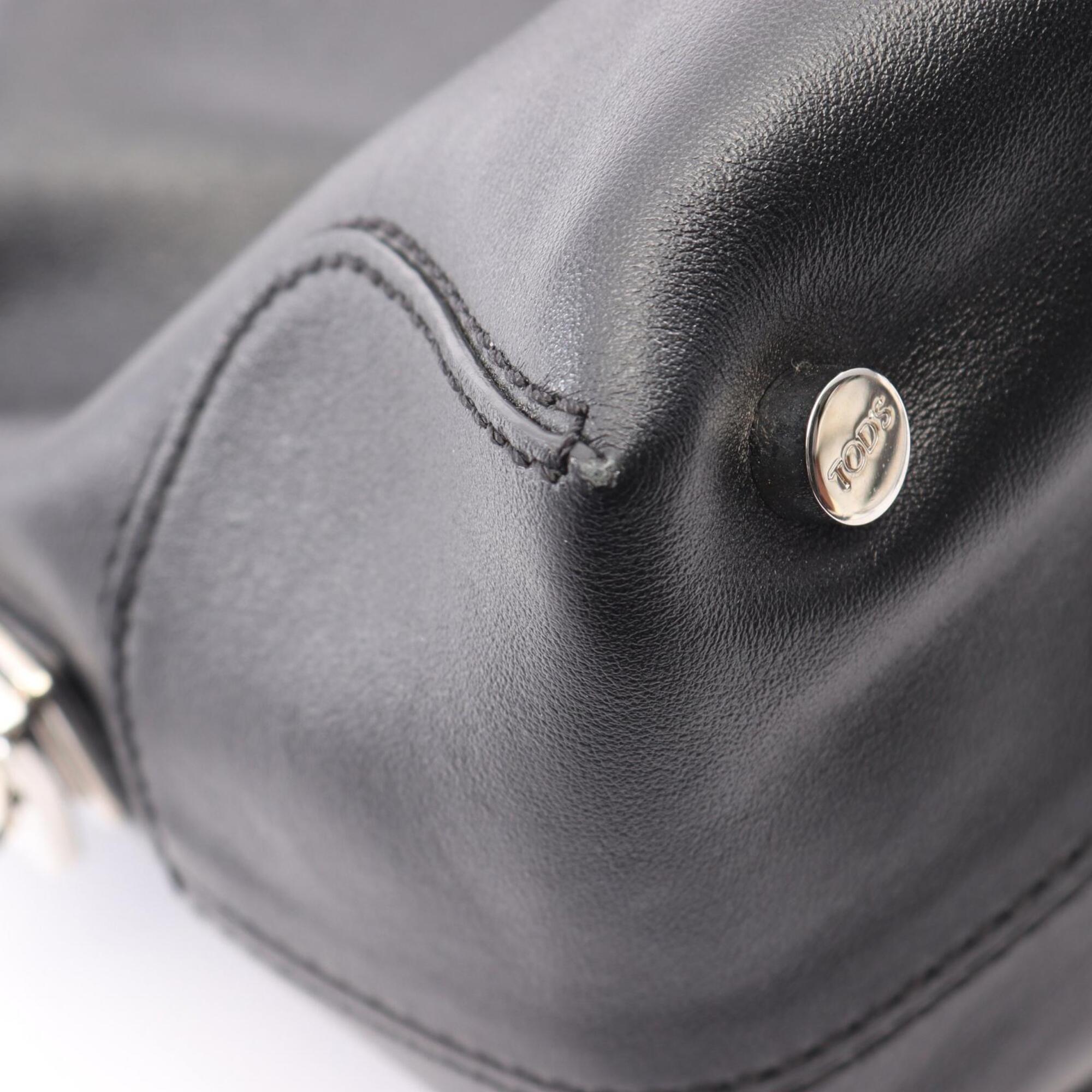 Tod's Black Leather Handbag (Pre-Owned)