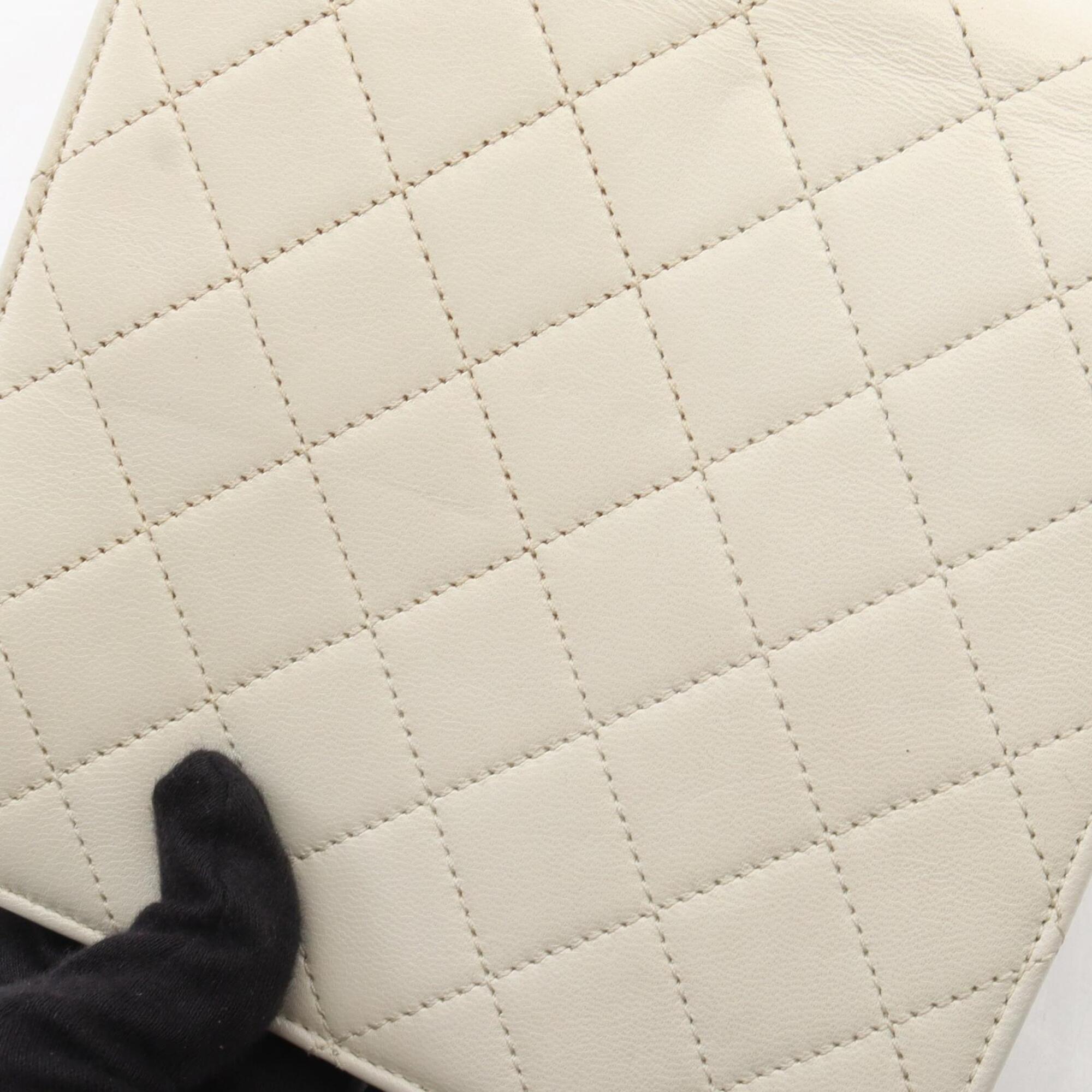 Chanel White Leather Handbag Shoulder Bag (Pre-Owned)