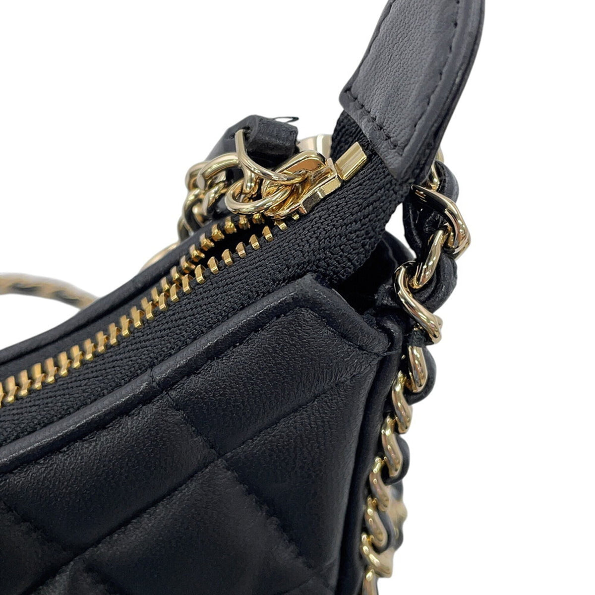 Chanel Matelasse Black Leather Shoulder Bag (Pre-Owned)