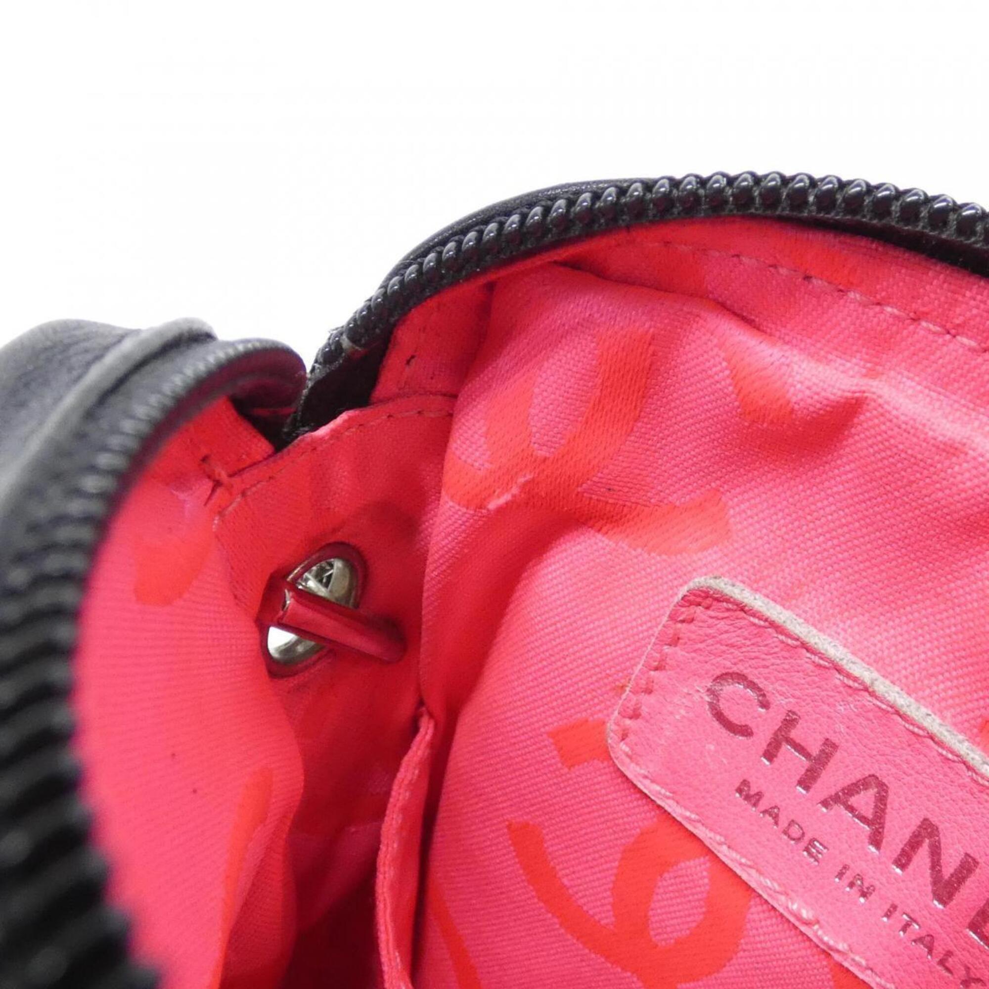 Chanel Black Leather Shoulder Bag (Pre-Owned)