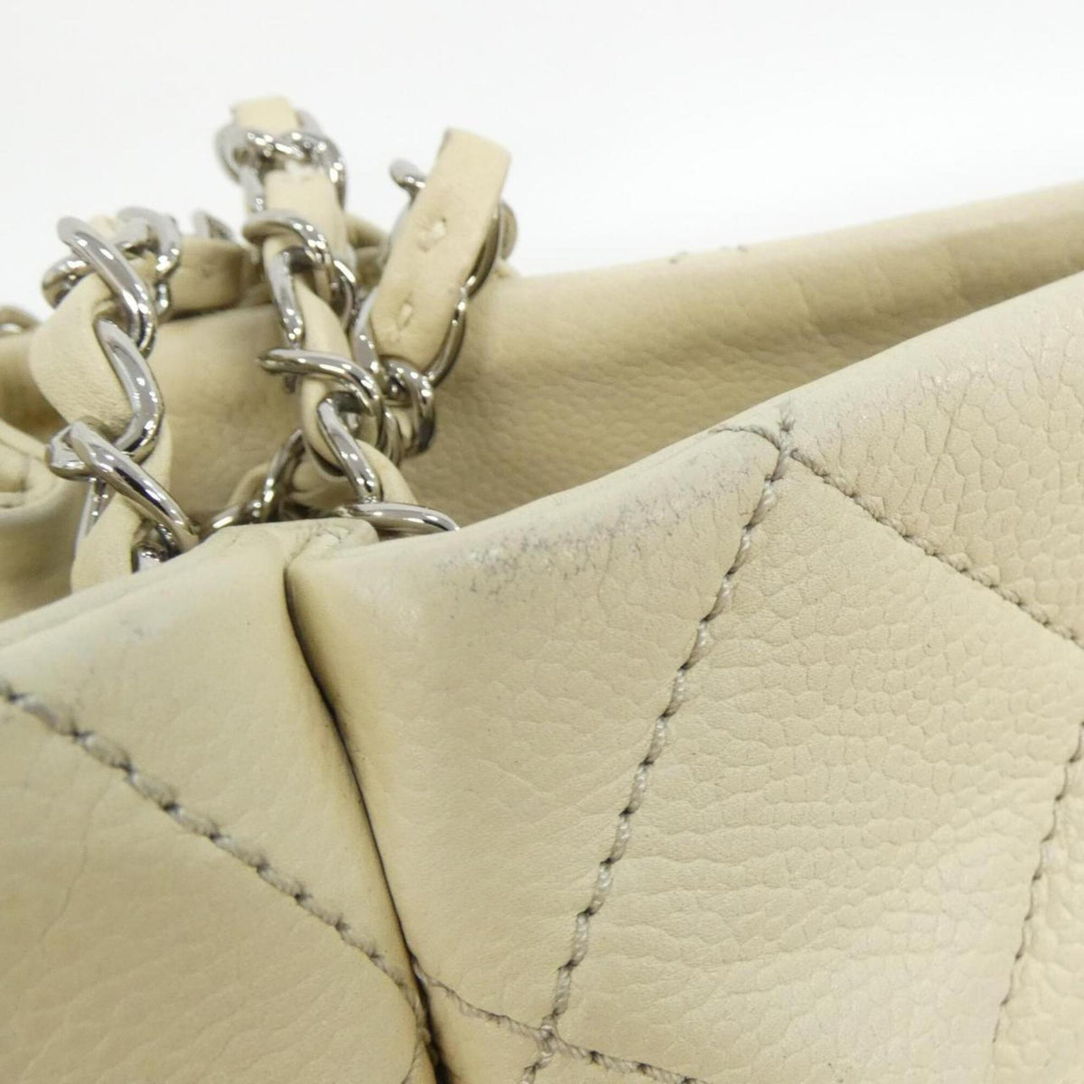 Chanel Ivory Ivory Handbag (Pre-Owned)