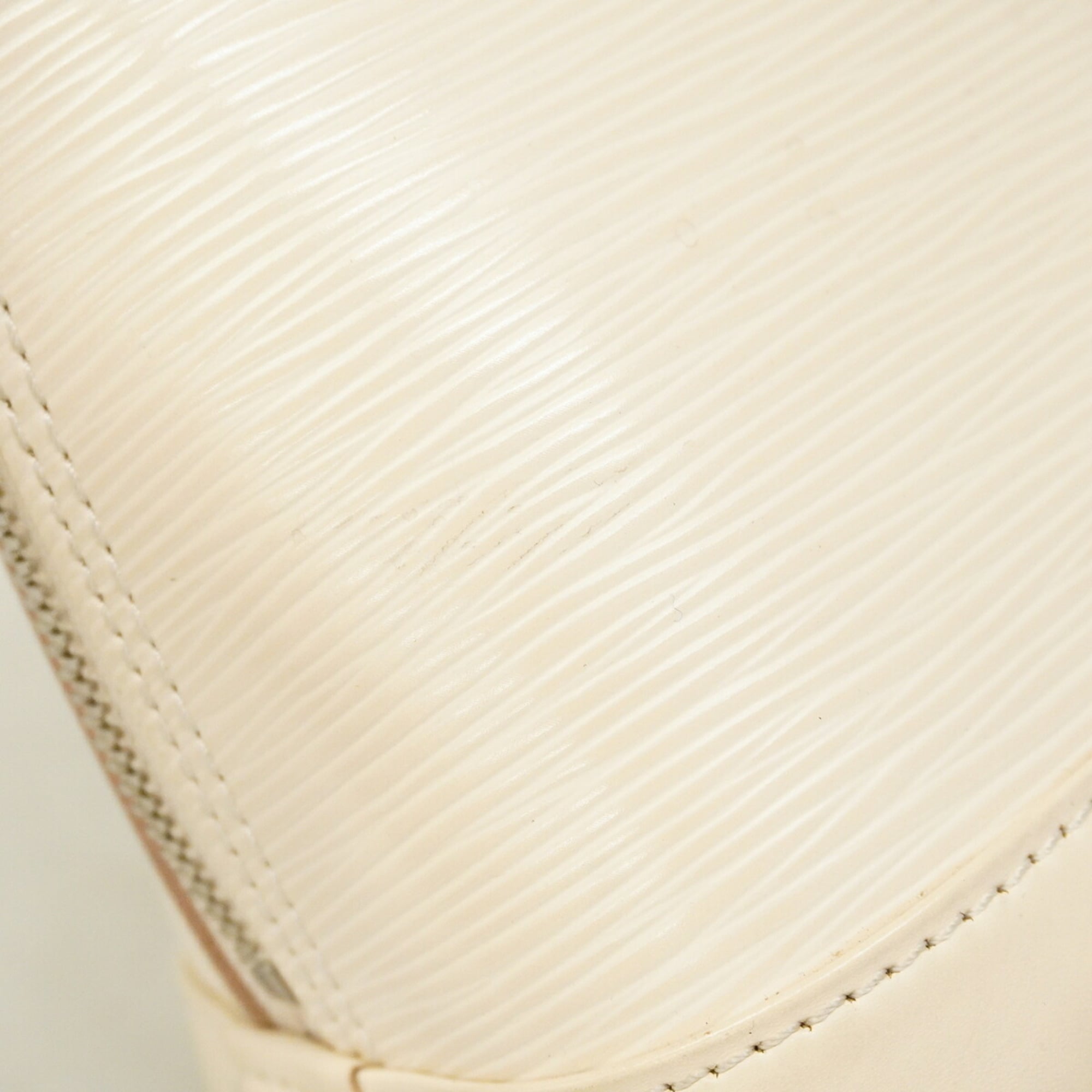 Louis Vuitton White Handbag (Pre-Owned)