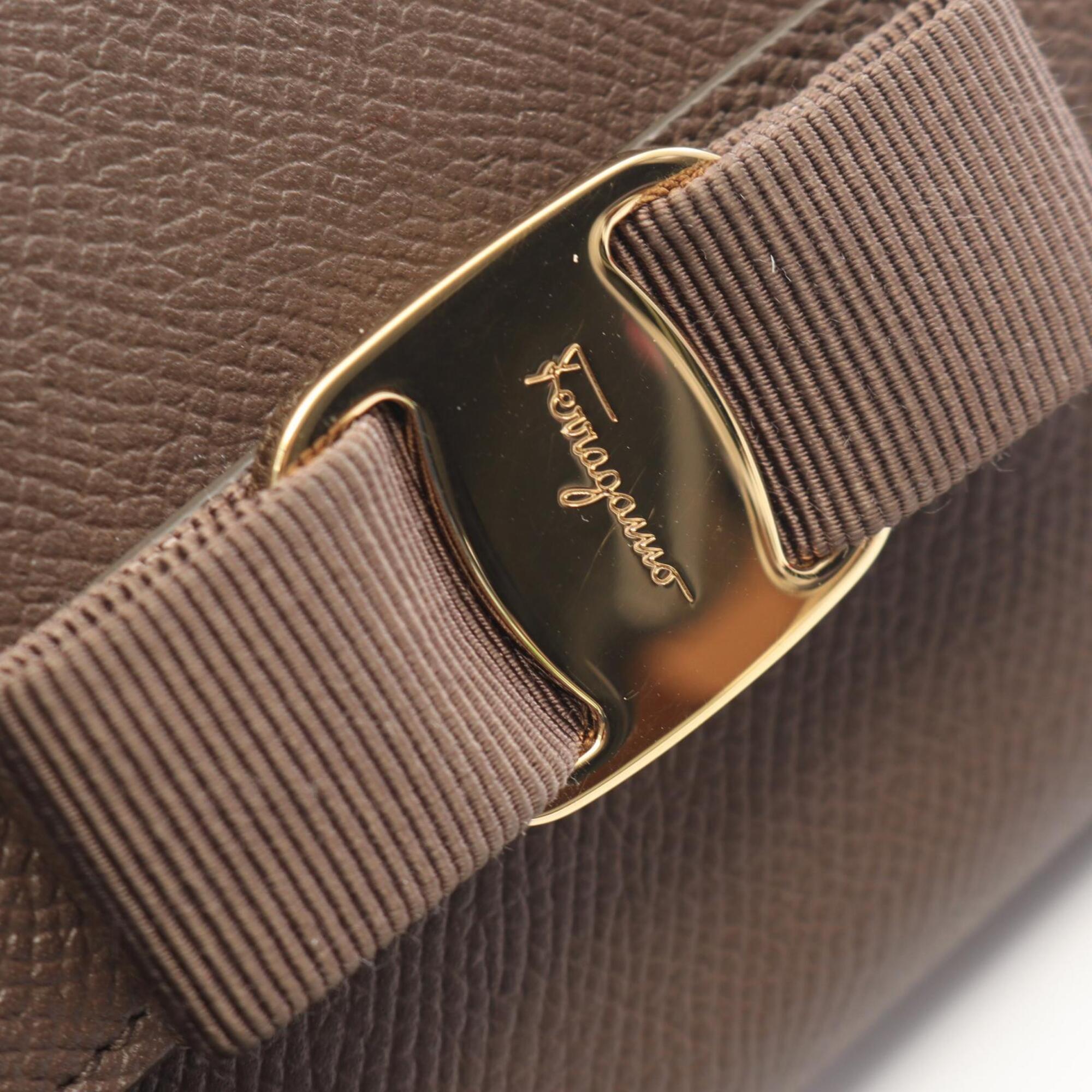 Salvatore Ferragamo Beige Leather Wallet (Bi-Fold) (Pre-Owned)