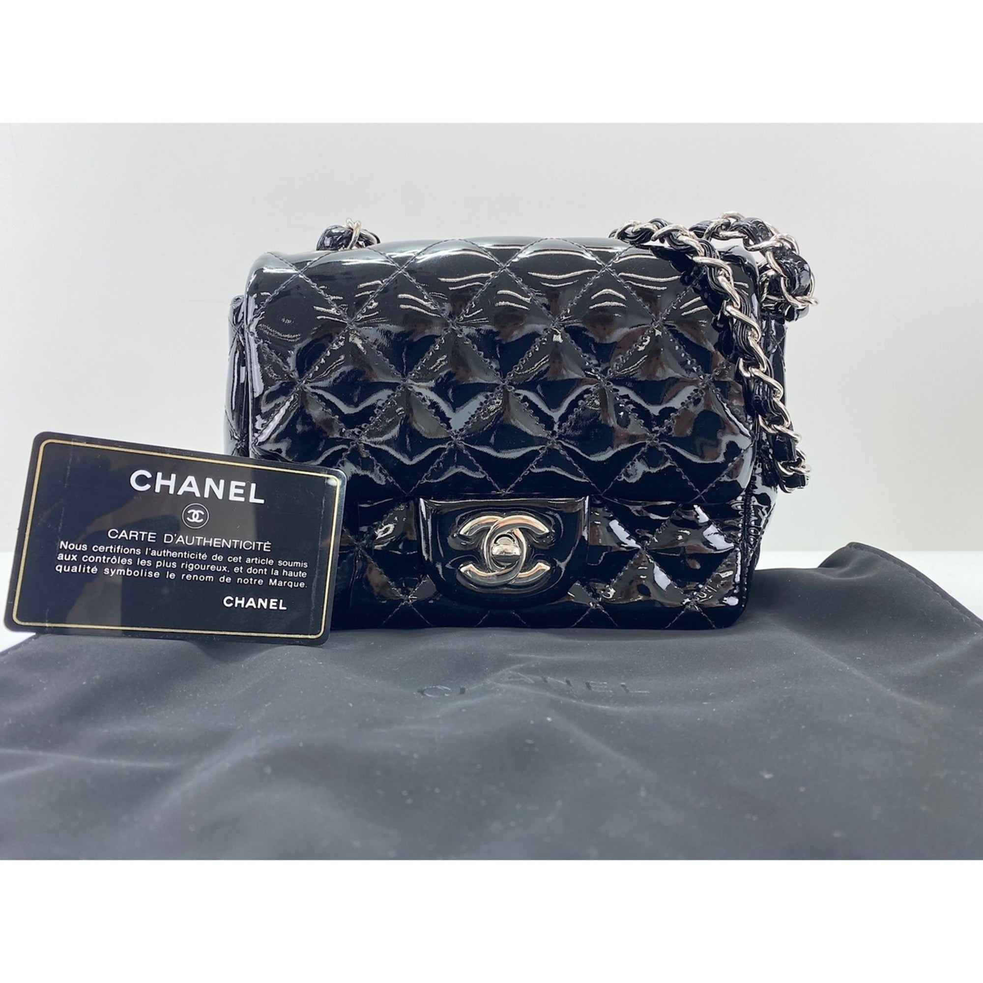 Chanel Black Shoulder Bag (Pre-Owned)