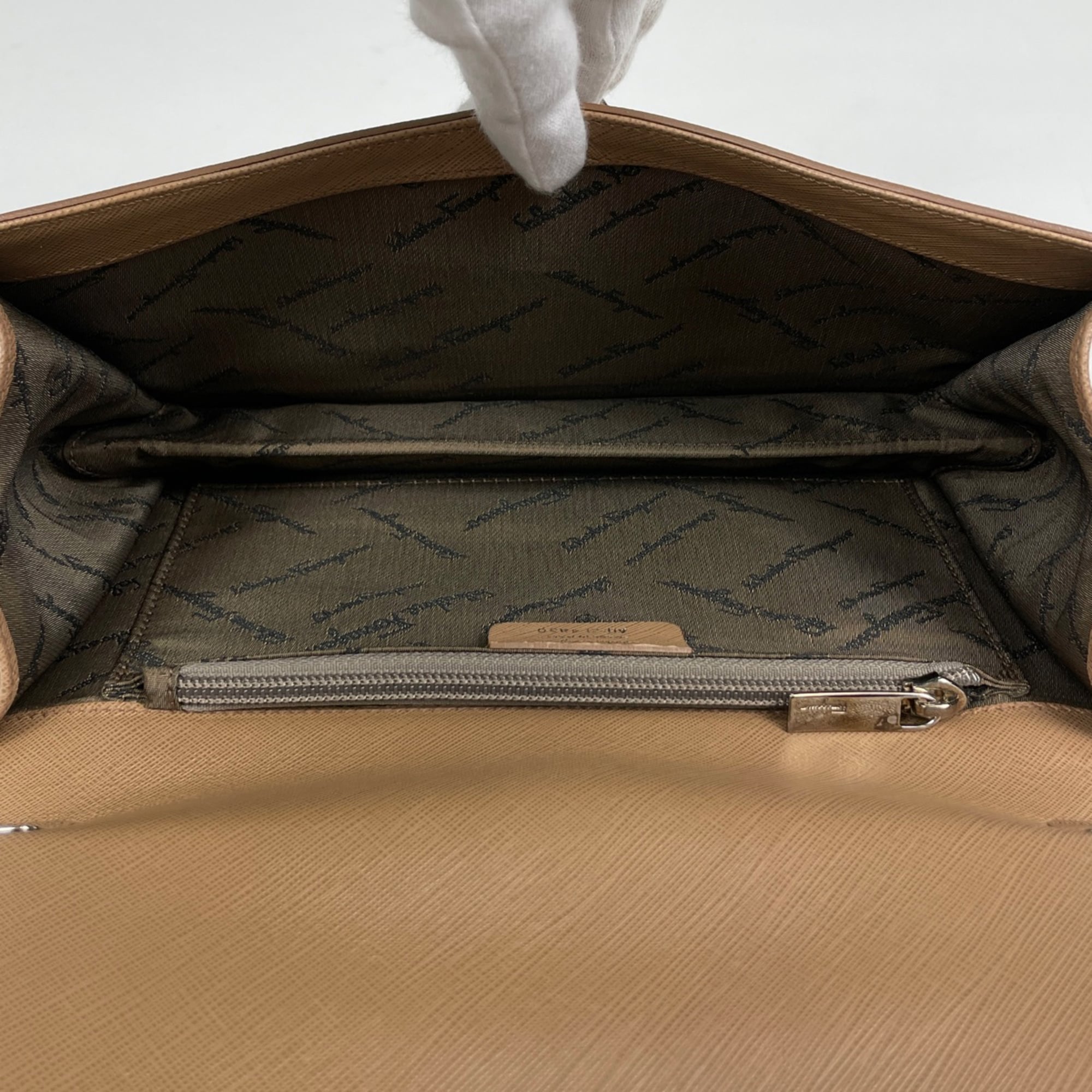 Salvatore Ferragamo Beige Leather Handbag (Pre-Owned)