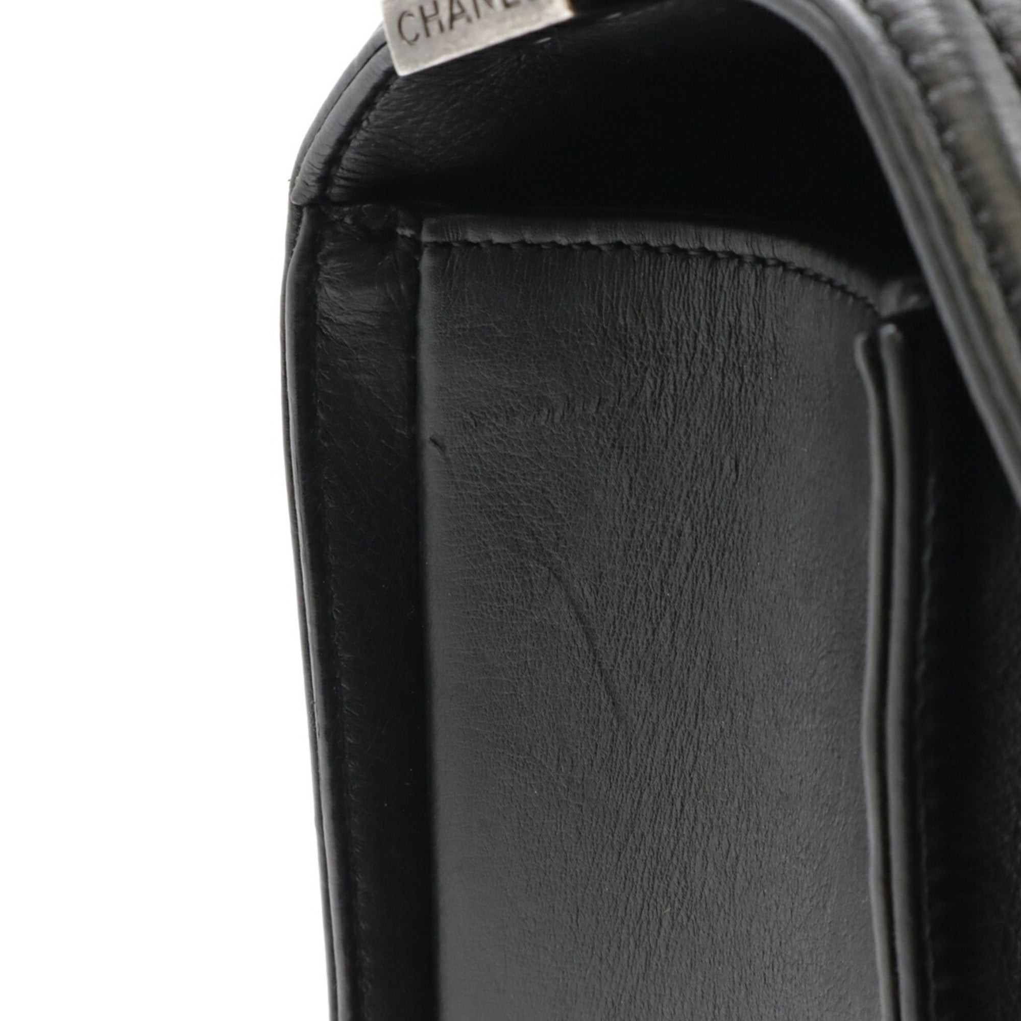 Chanel Matelasse Black Leather Shoulder Bag (Pre-Owned)