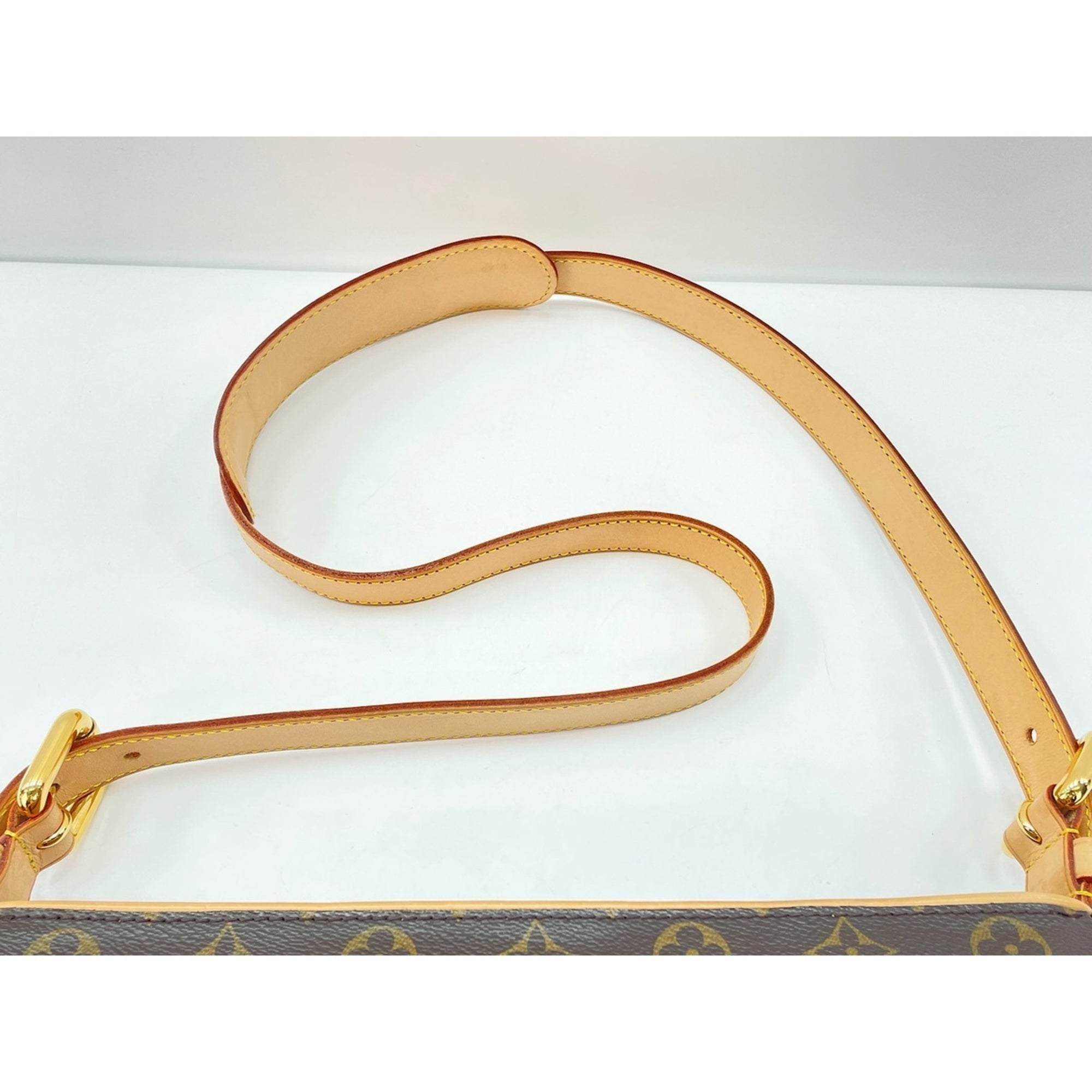 Louis Vuitton Monogram Brown Monogram Shoulder Bag (Pre-Owned)
