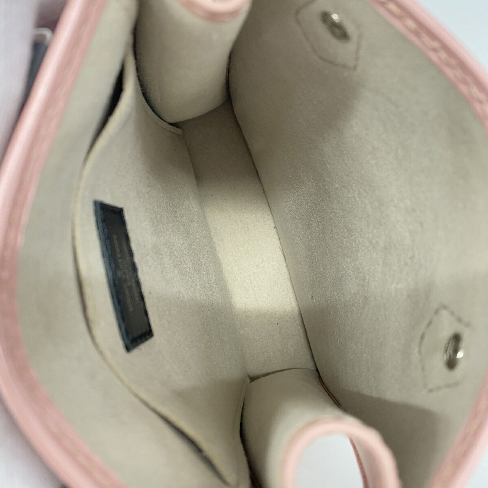 Louis Vuitton Rose Ballerine Handbag (Pre-Owned)