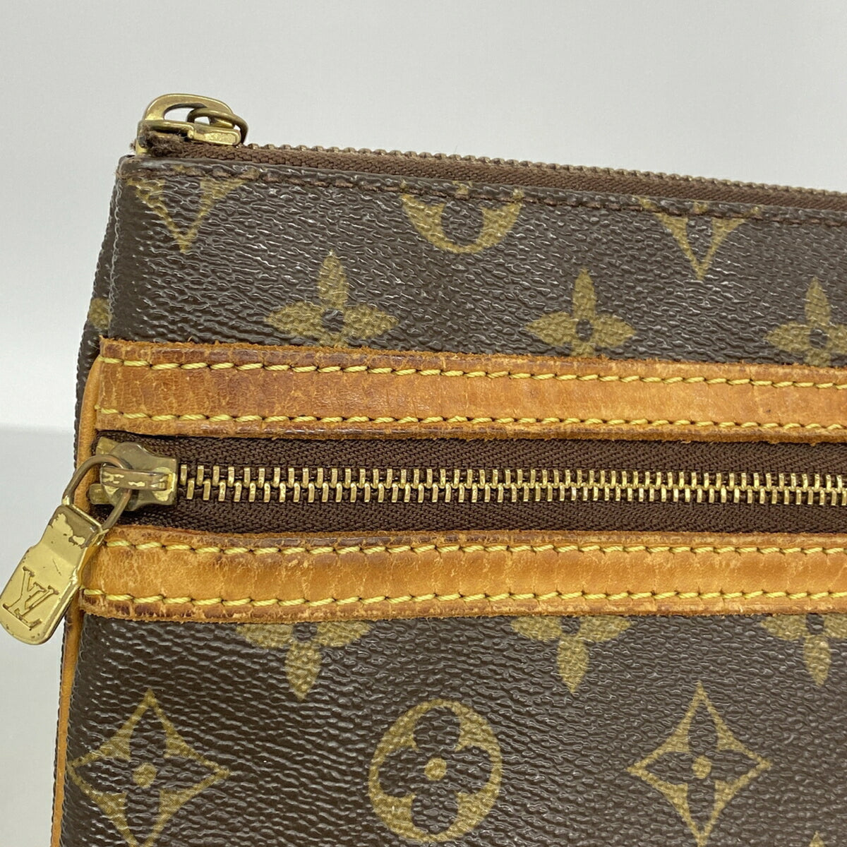 Louis Vuitton Brown Shoulder Bag (Pre-Owned)