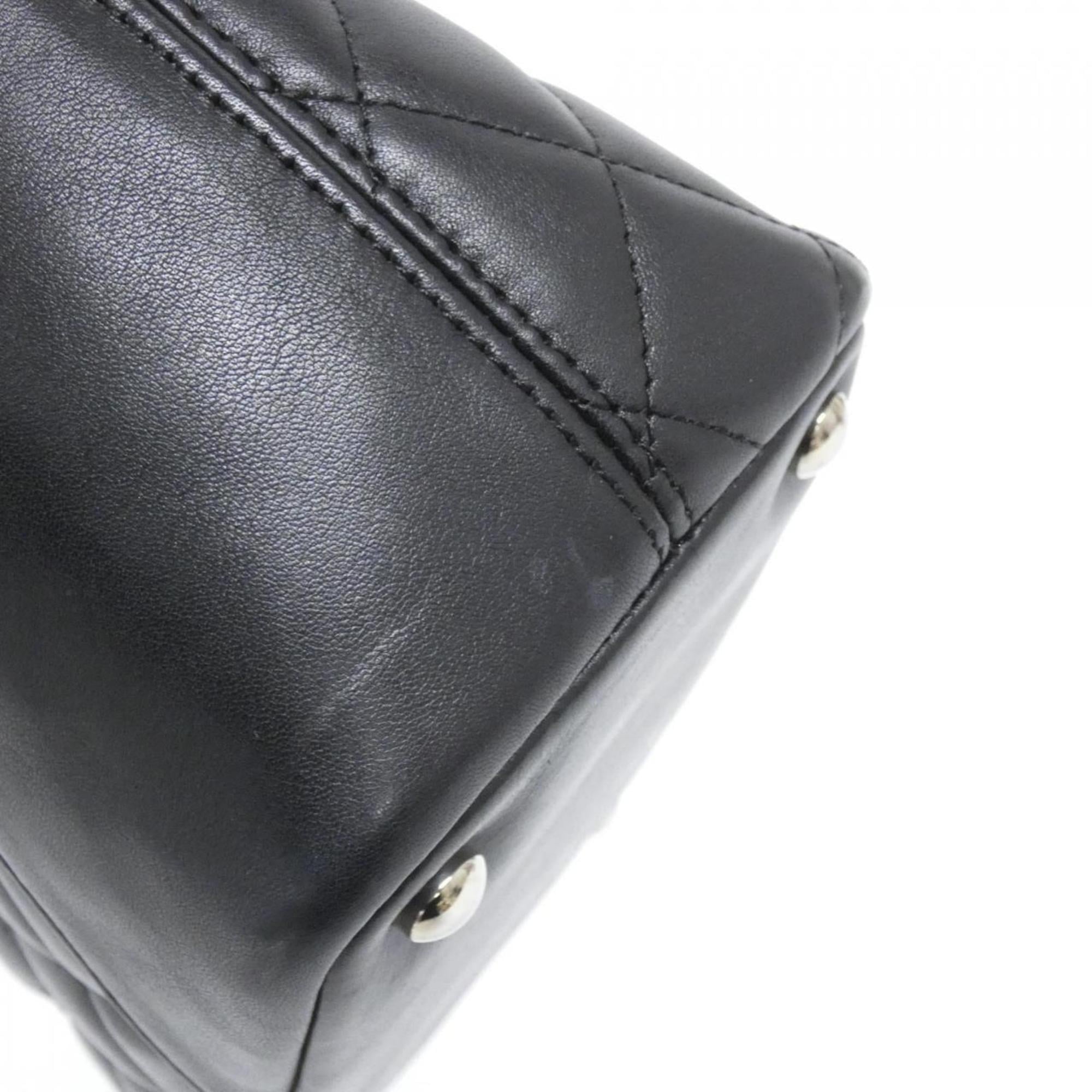 Chanel Black Leather Handbag (Pre-Owned)