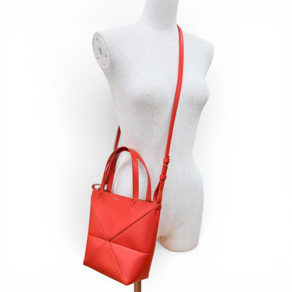 Loewe Red Color Leather Handbag Shoulder Bag (Pre-Owned)