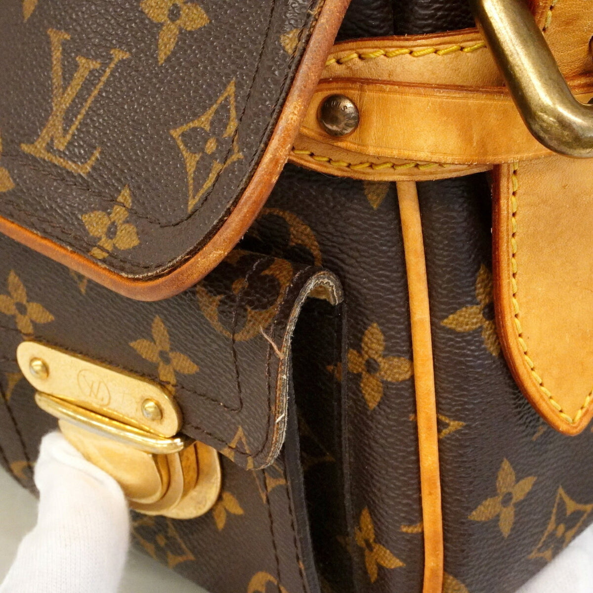 Louis Vuitton Brown Shoulder Bag (Pre-Owned)