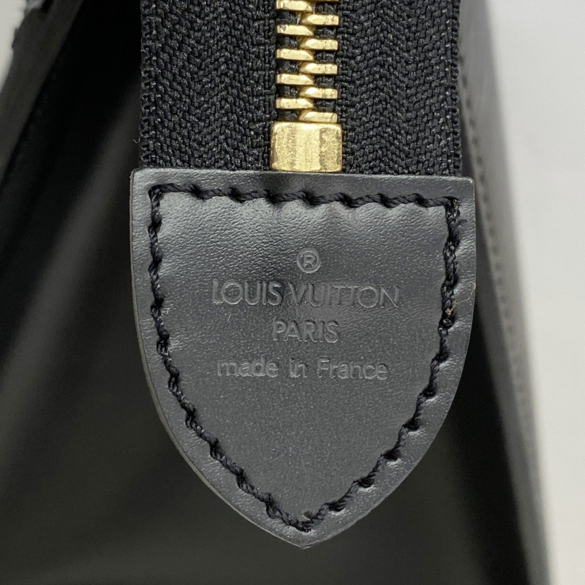 Louis Vuitton Noir Handbag (Pre-Owned)