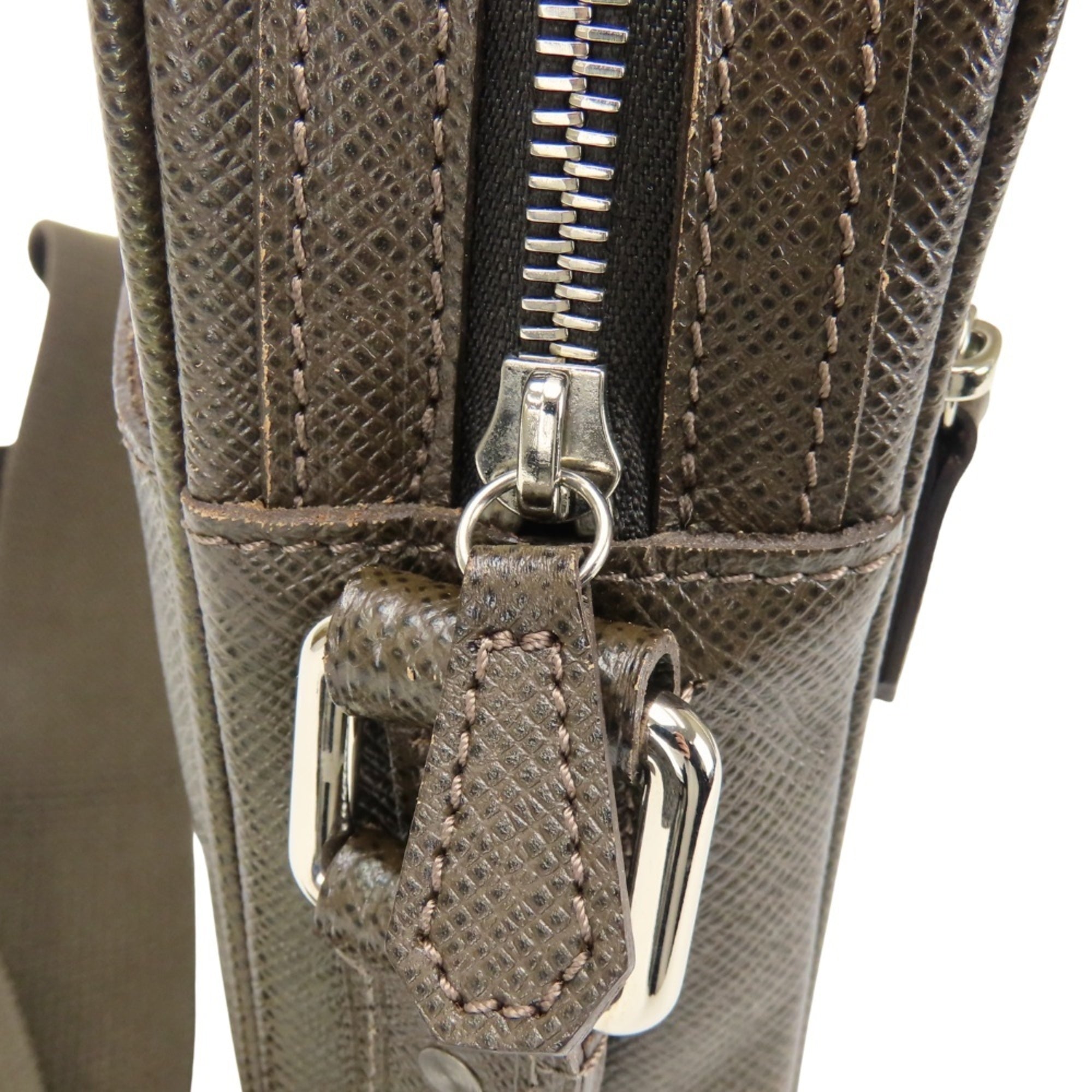 Louis Vuitton Taiga Brown Grizzly Taiga Leather Shoulder Bag (Pre-Owned)