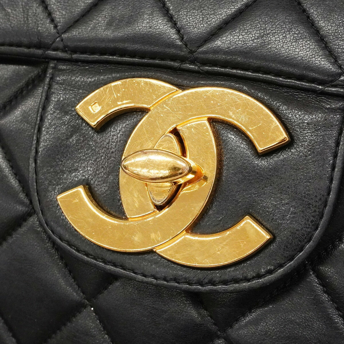 Chanel Black Leather Shoulder Bag (Pre-Owned)