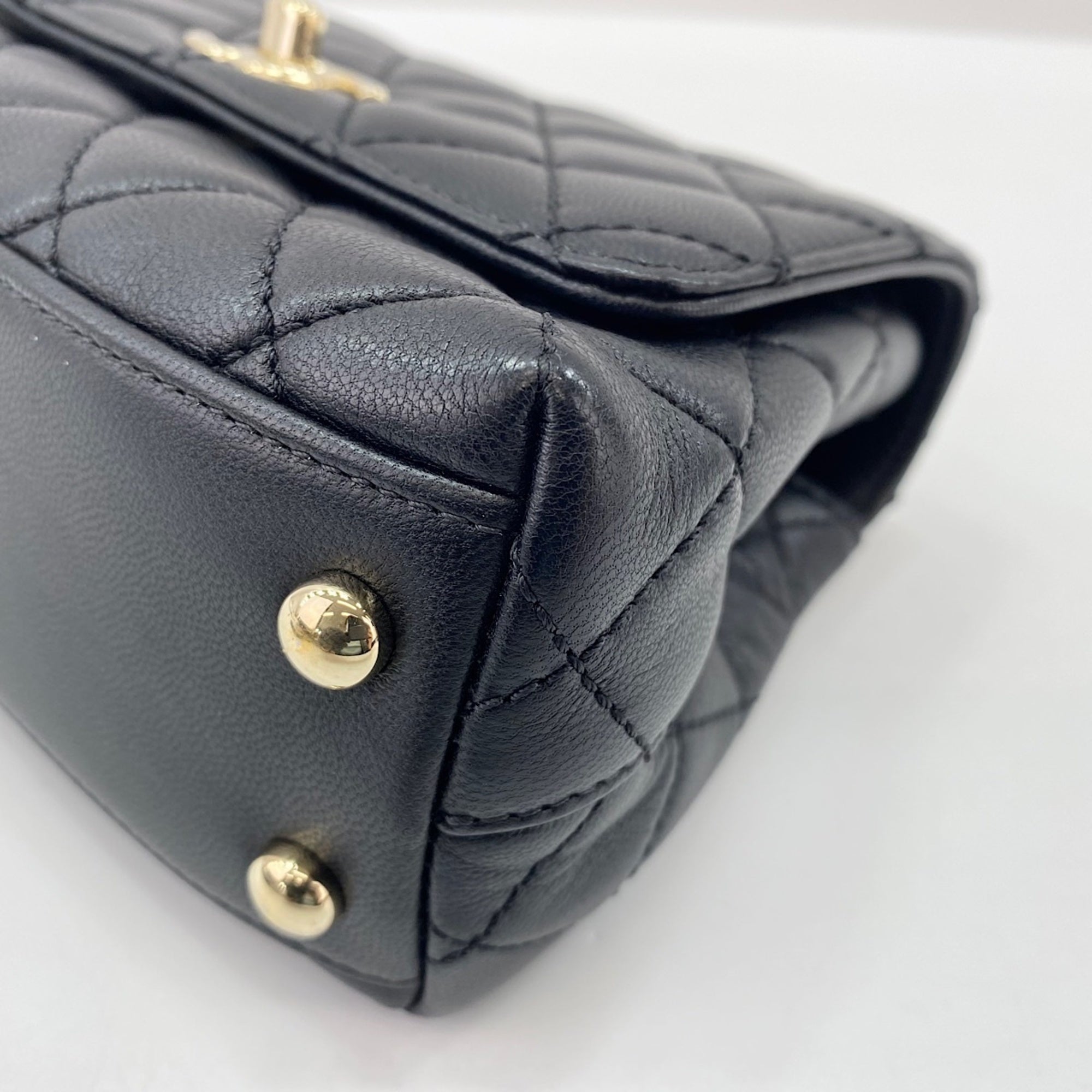 Chanel Black Handbag (Pre-Owned)