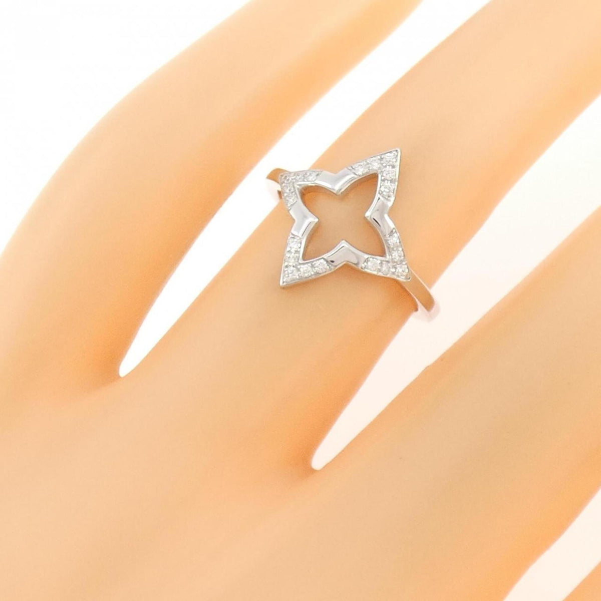 Louis Vuitton White Gold (18K) Band Ring (Pre-Owned)