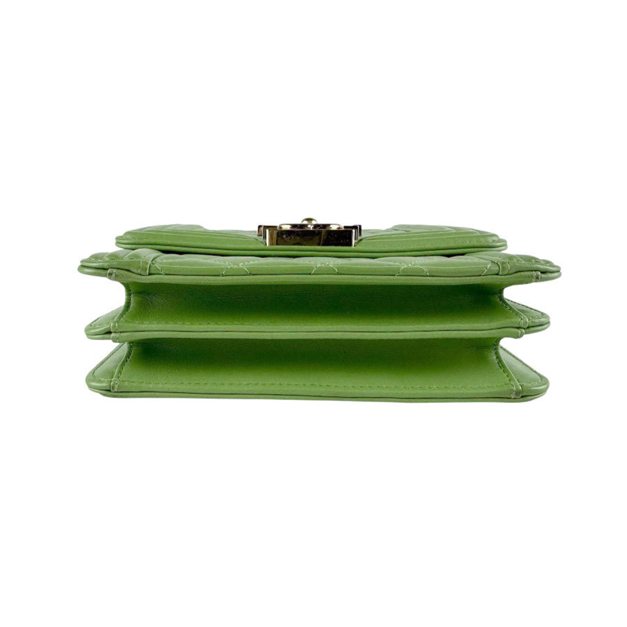Chanel Green Leather Shoulder Bag (Pre-Owned)
