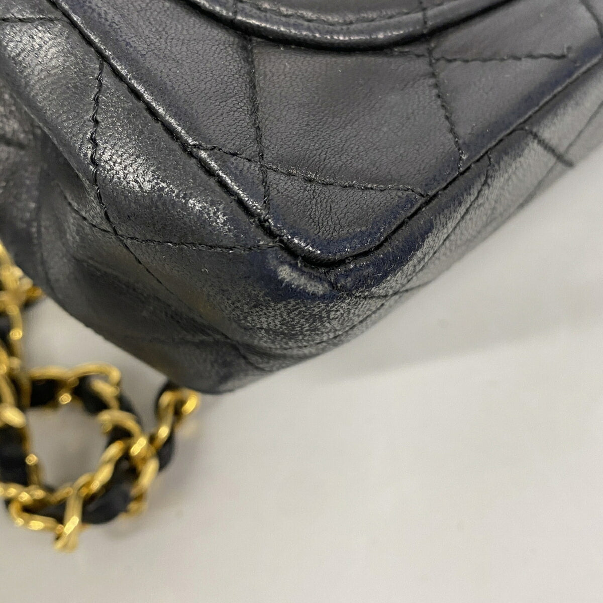 Chanel Black Leather Shoulder Bag (Pre-Owned)