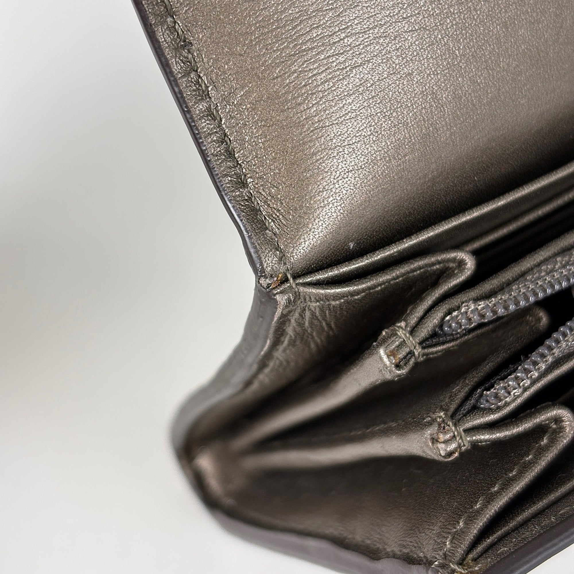 Gucci Microguccissima Grayish Patent Leather Long Wallet (Bi-Fold) (Pre-Owned)