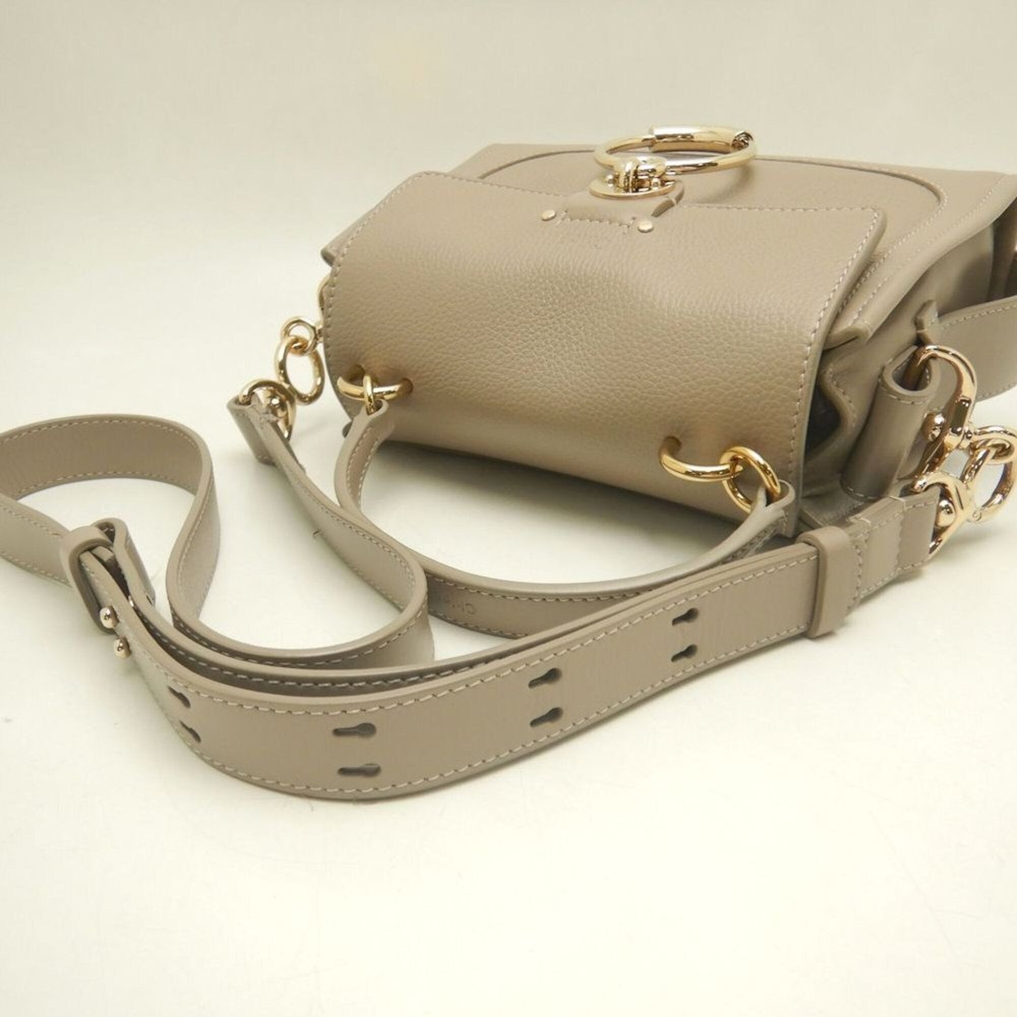 Chloé Grayish Leather Handbag (Pre-Owned)