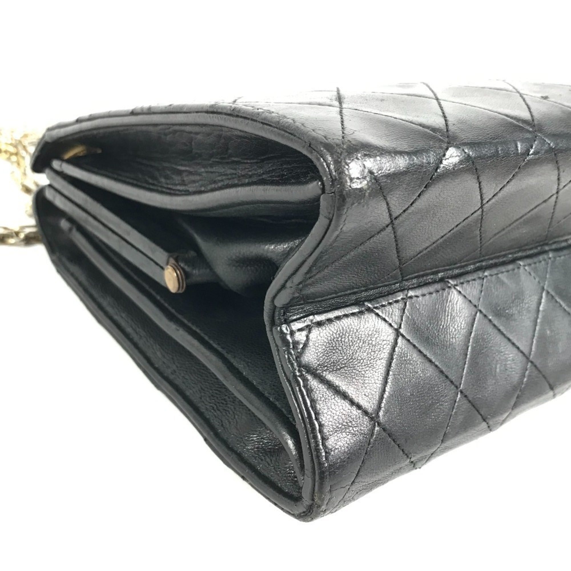 Chanel Matelasse Black Leather Shoulder Bag (Pre-Owned)