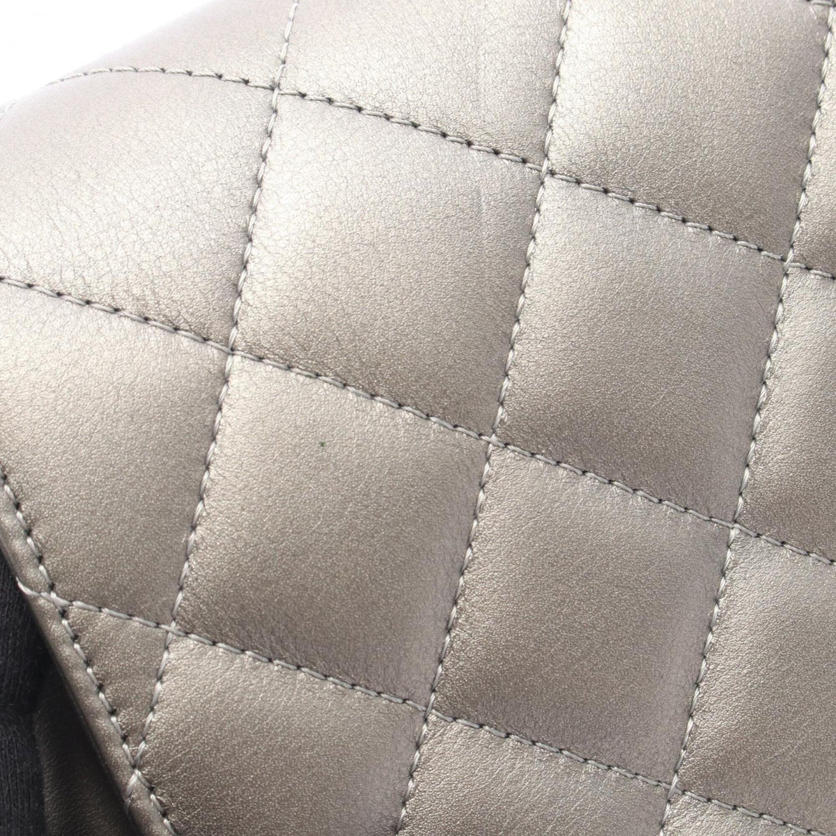 Chanel Gray Leather Handbag Shoulder Bag (Pre-Owned)