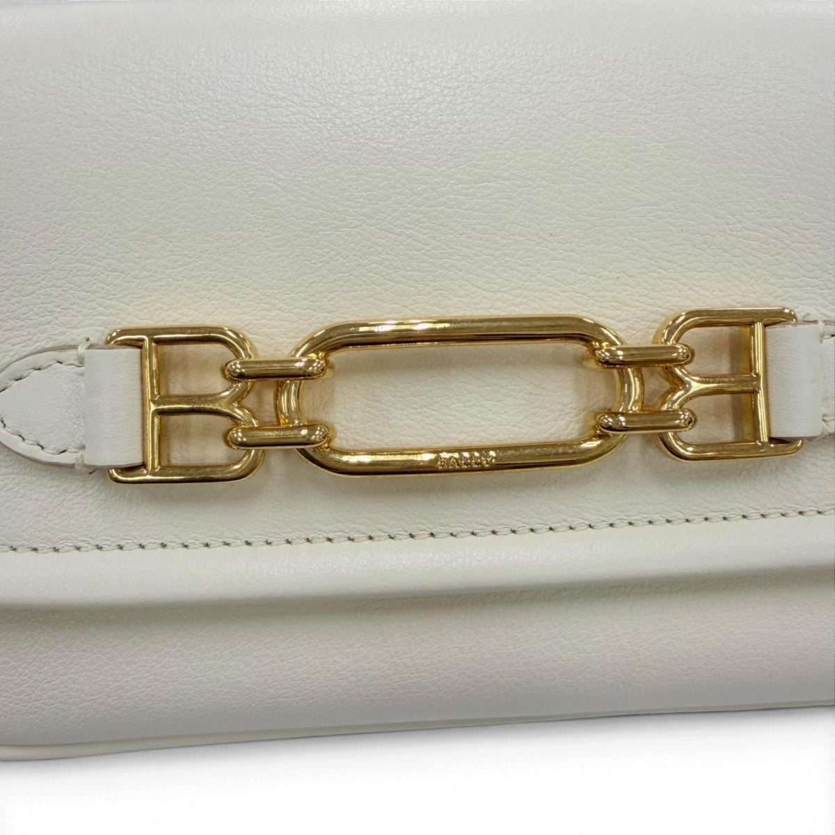 Bally Ivory Leather Shoulder Bag (Pre-Owned)