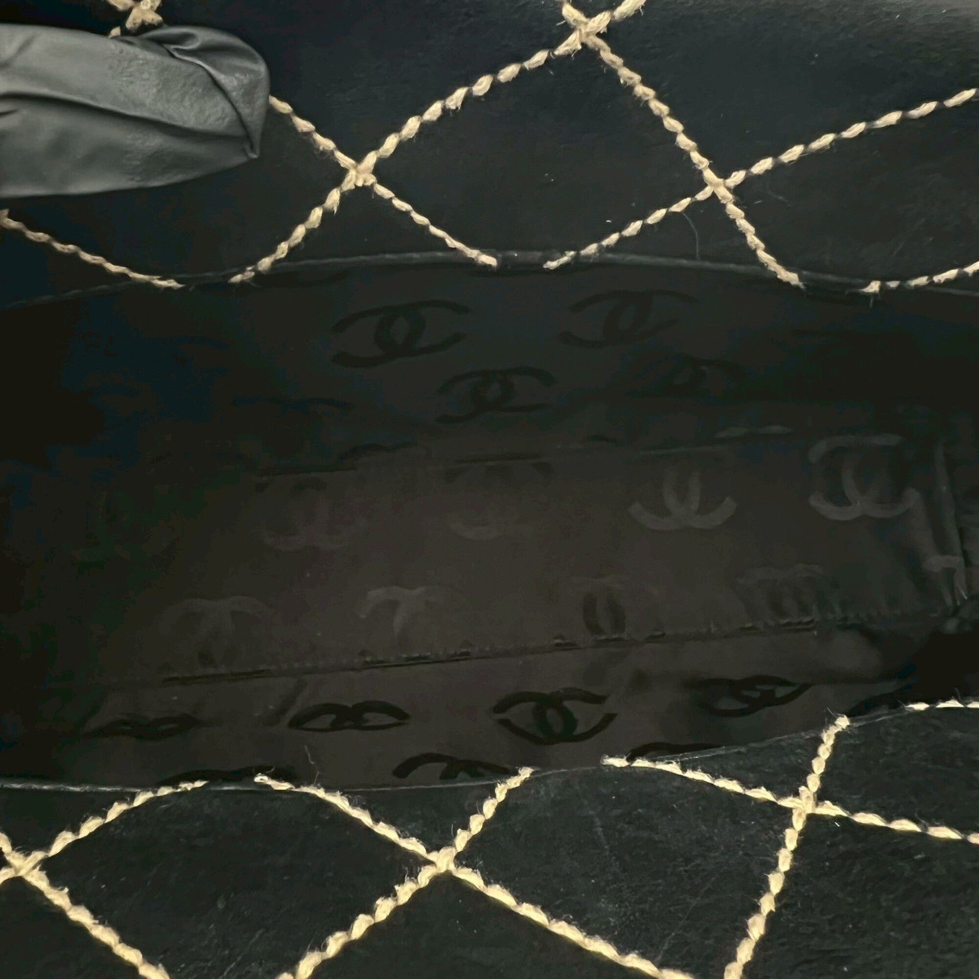 Chanel Black Leather Shoulder Bag Tote Bag (Pre-Owned)