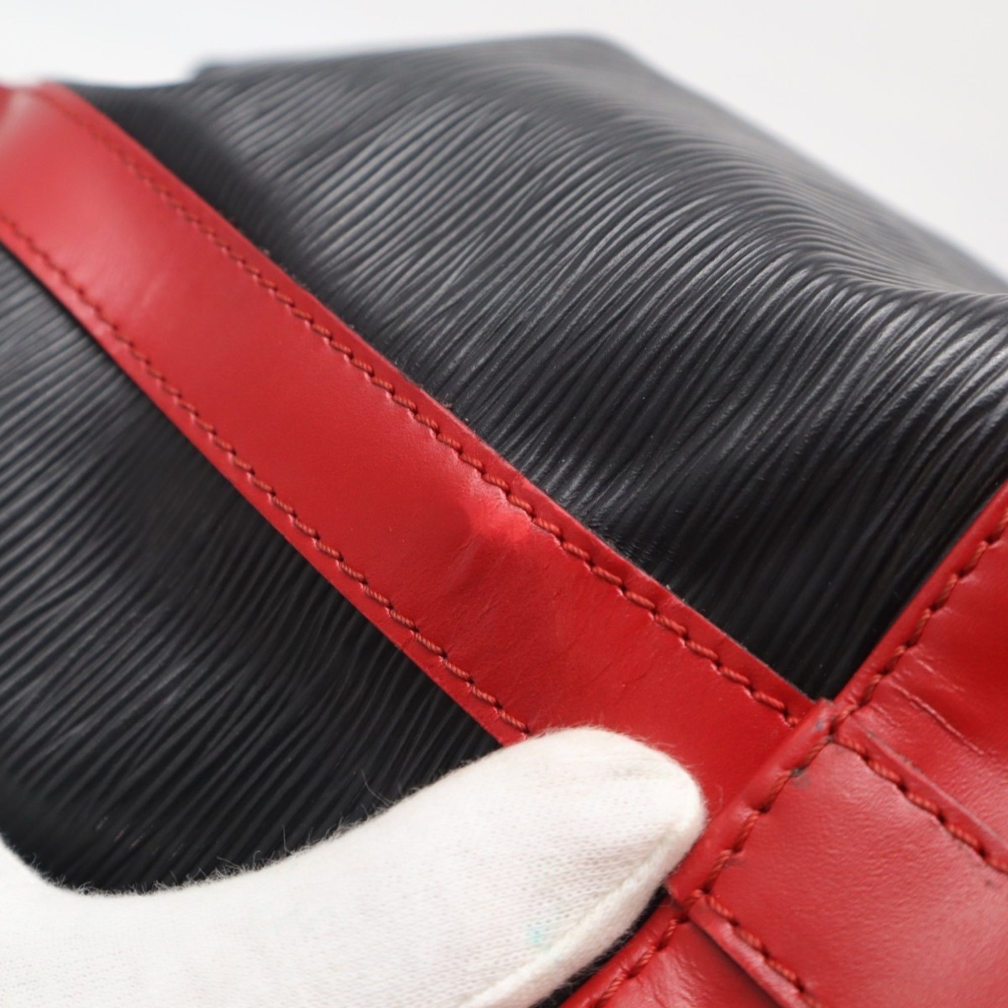 Louis Vuitton Black Castilian Red Noir Leather Shoulder Bag (Pre-Owned)