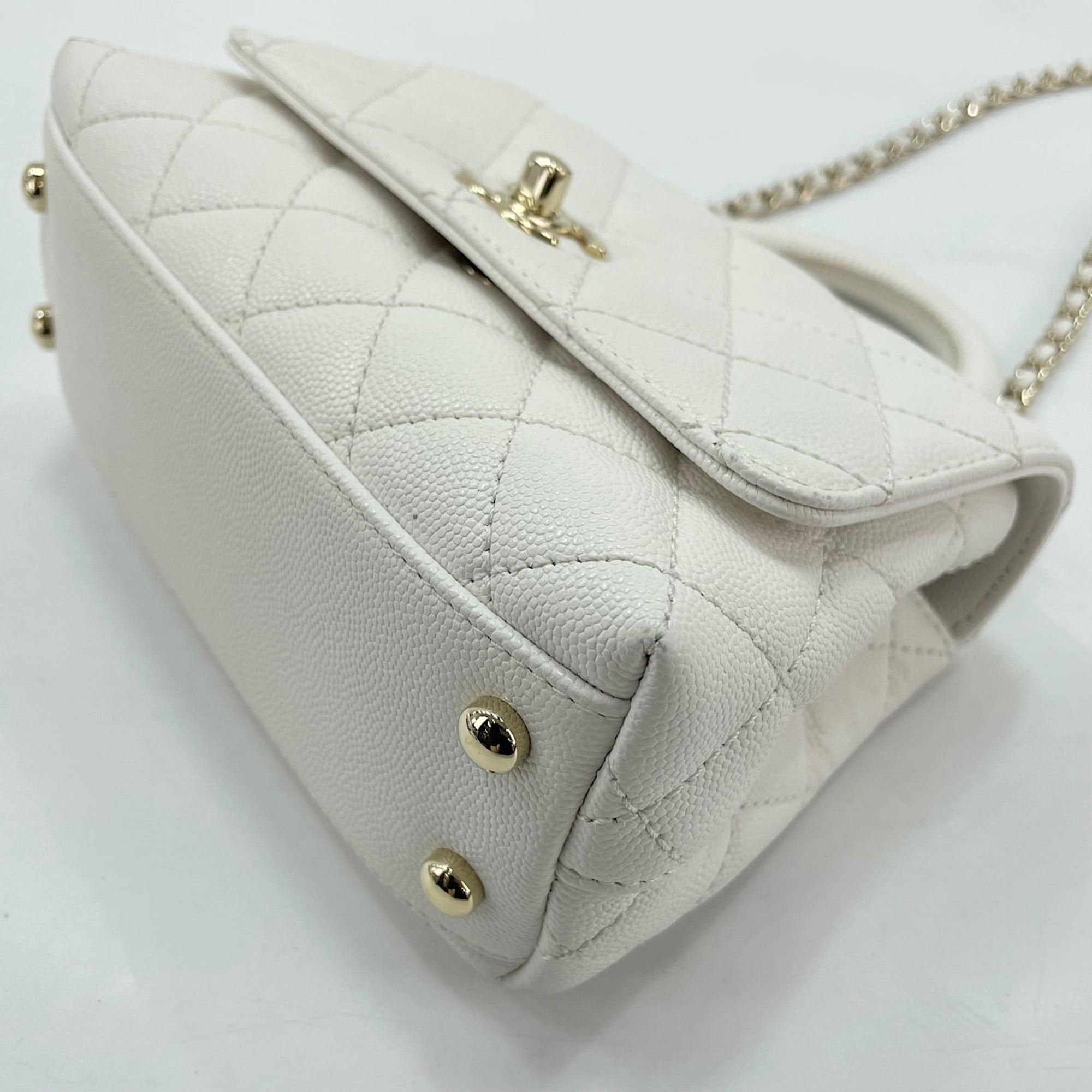 Chanel White Handbag (Pre-Owned)