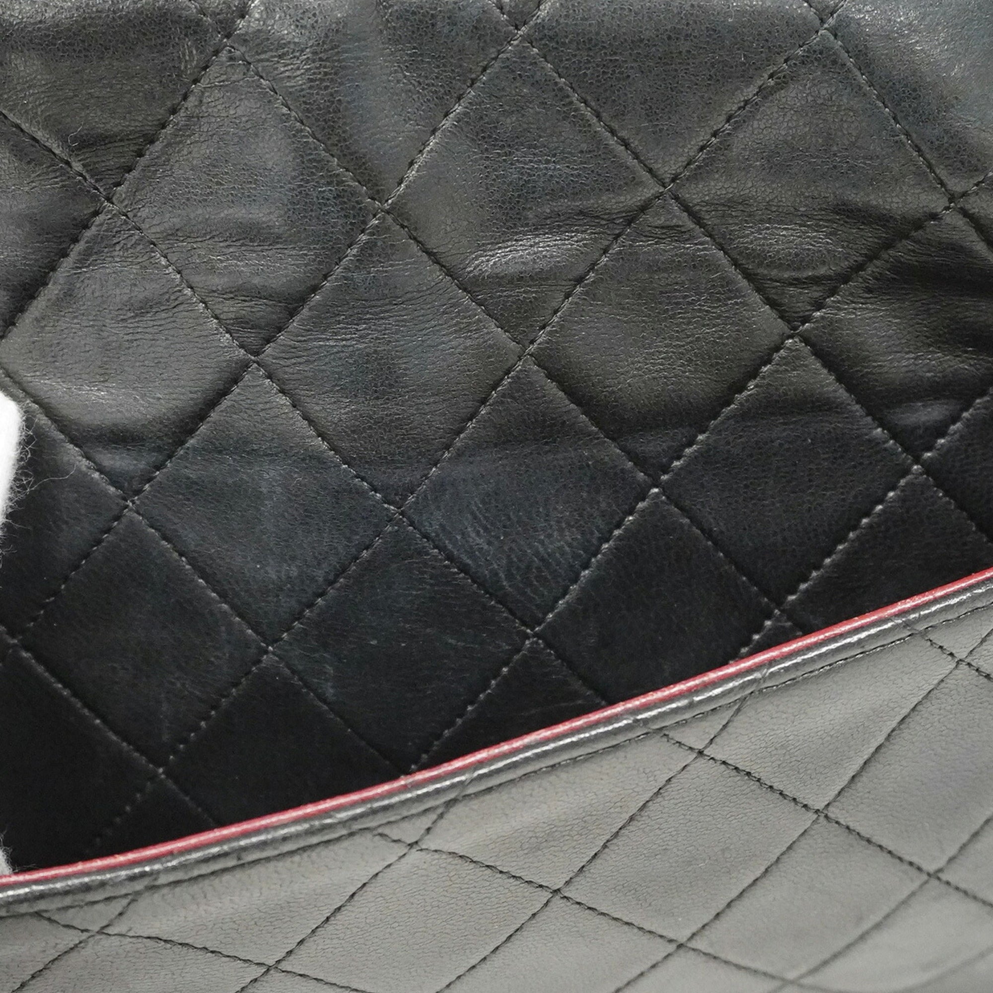 Chanel Black Leather Shoulder Bag (Pre-Owned)