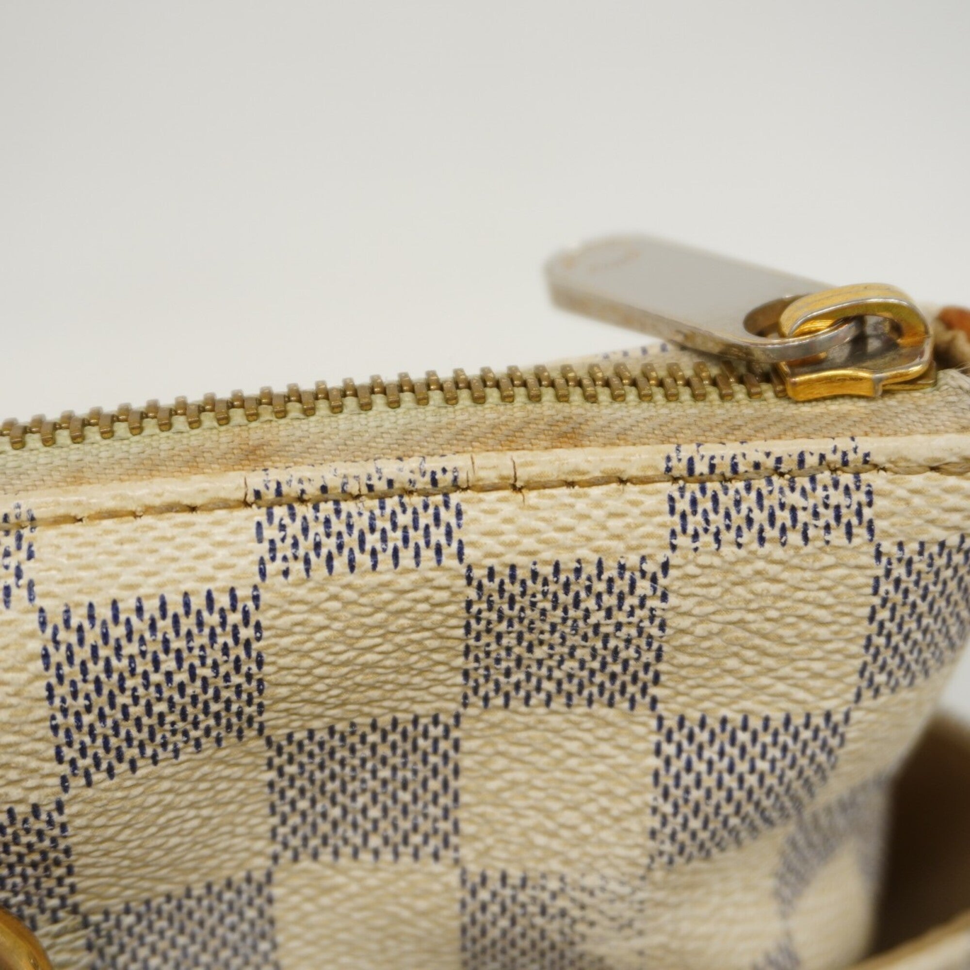 Louis Vuitton White Tote Bag (Pre-Owned)