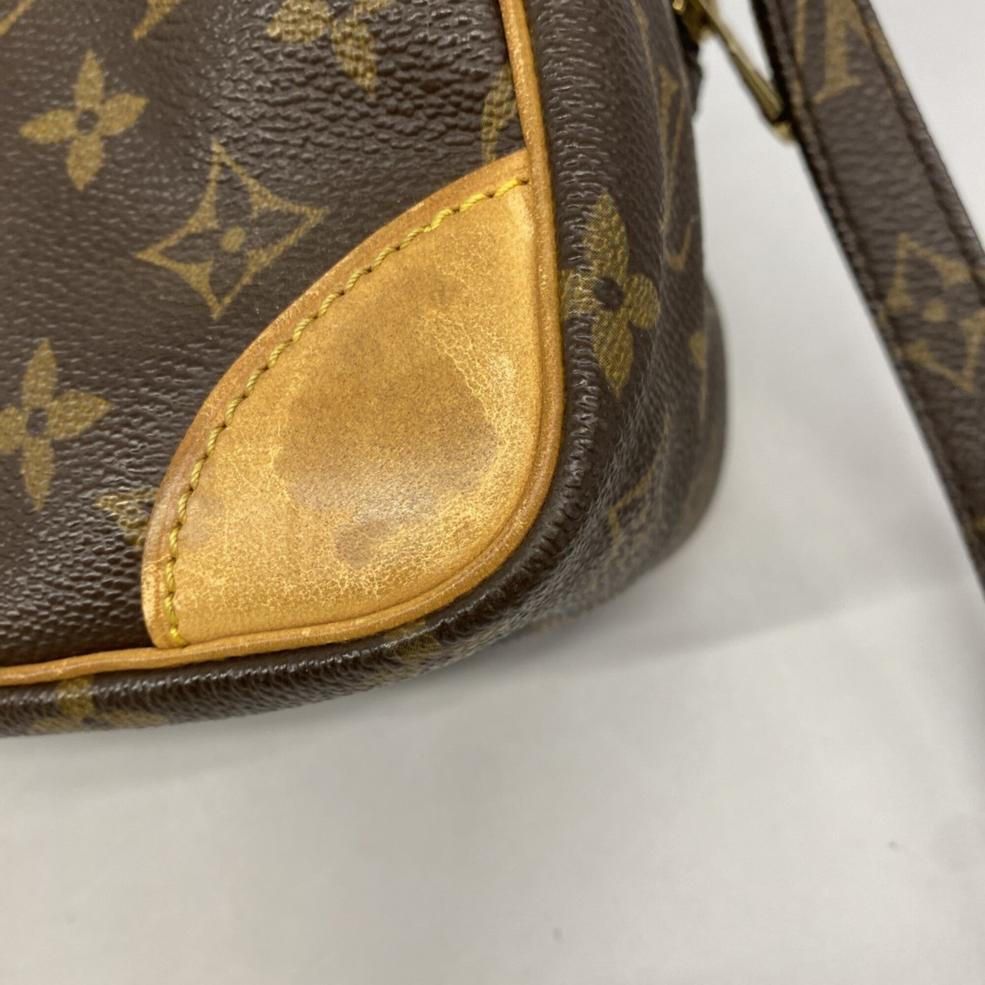 Louis Vuitton Brown Shoulder Bag (Pre-Owned)