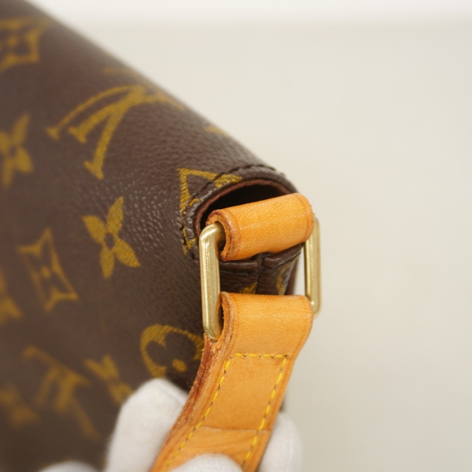 Louis Vuitton Brown Shoulder Bag (Pre-Owned)