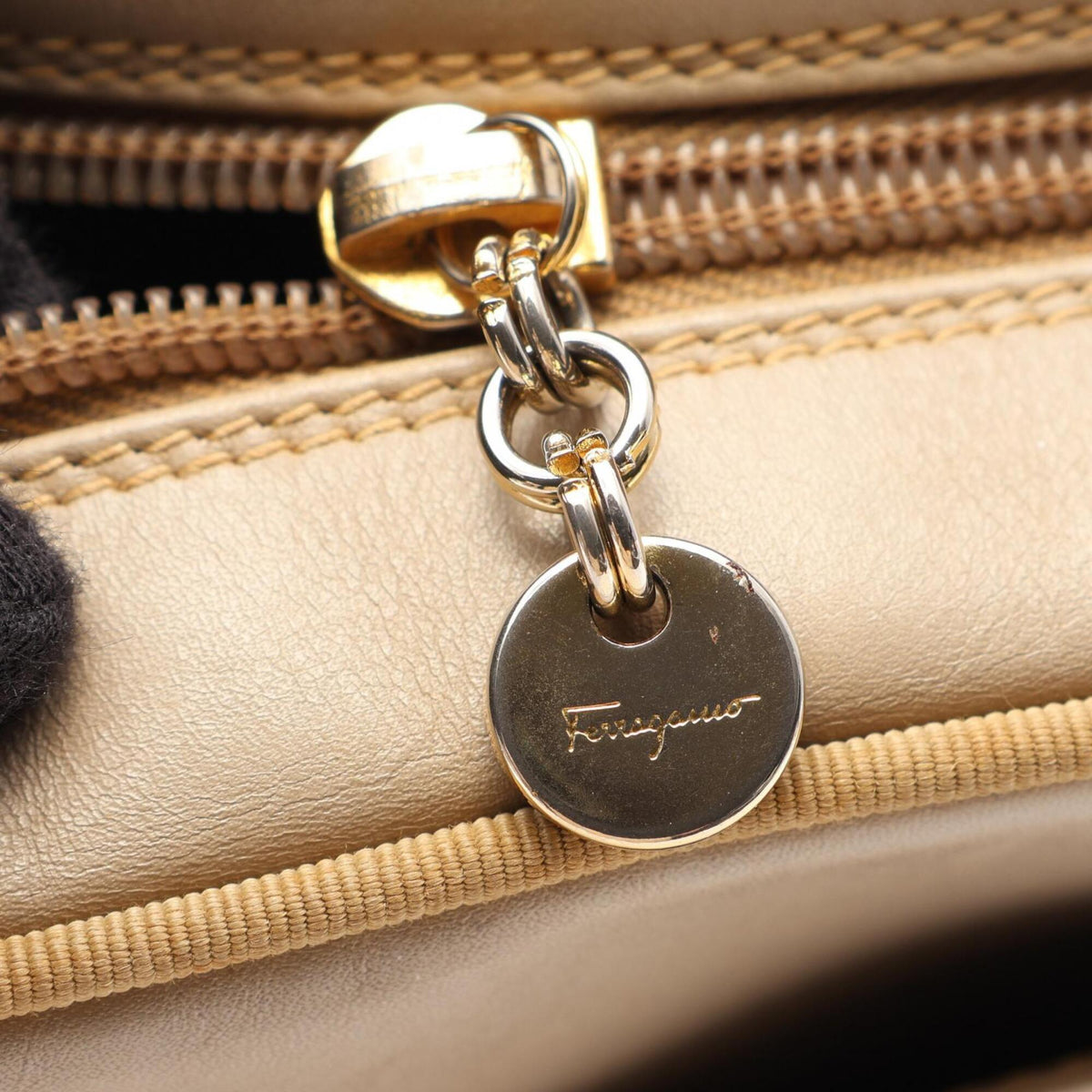 Salvatore Ferragamo Beige Leather Handbag Shoulder Bag (Pre-Owned)