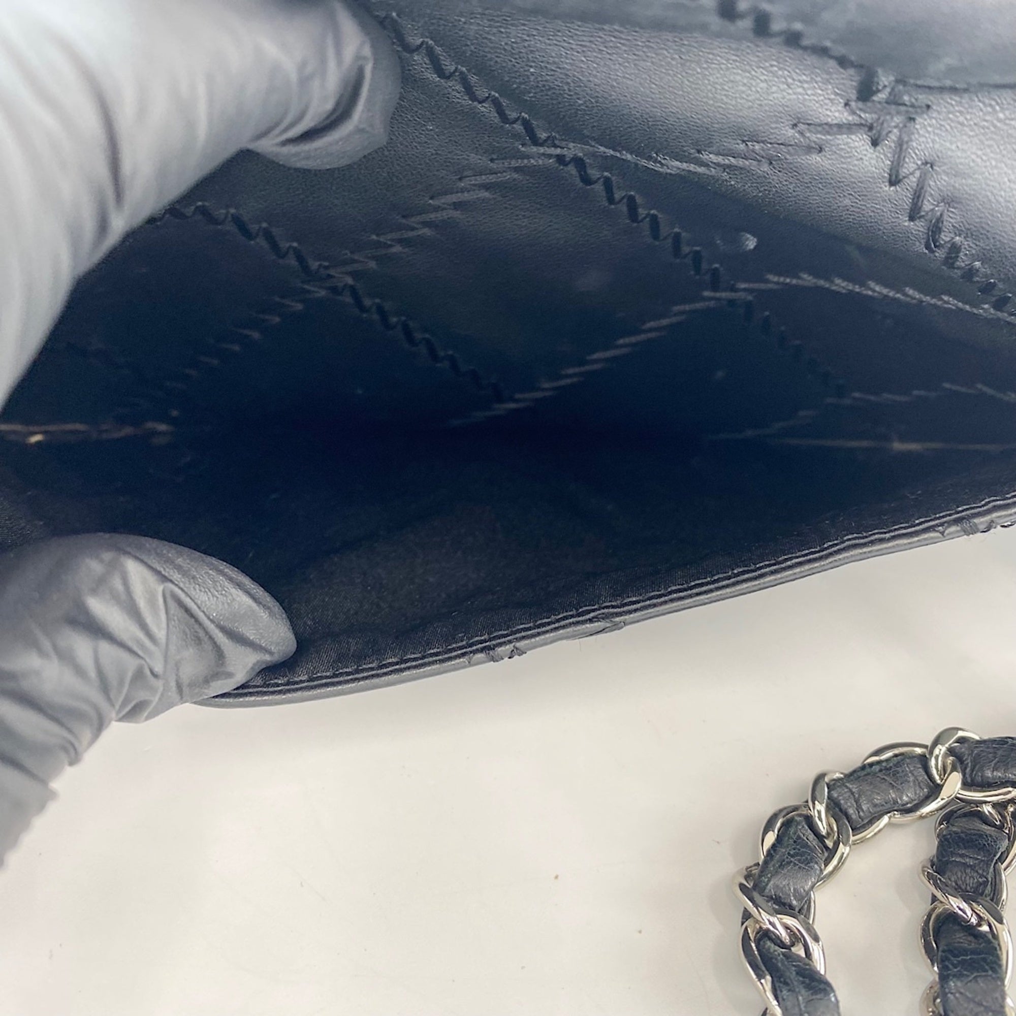 Chanel Black Shoulder Bag (Pre-Owned)