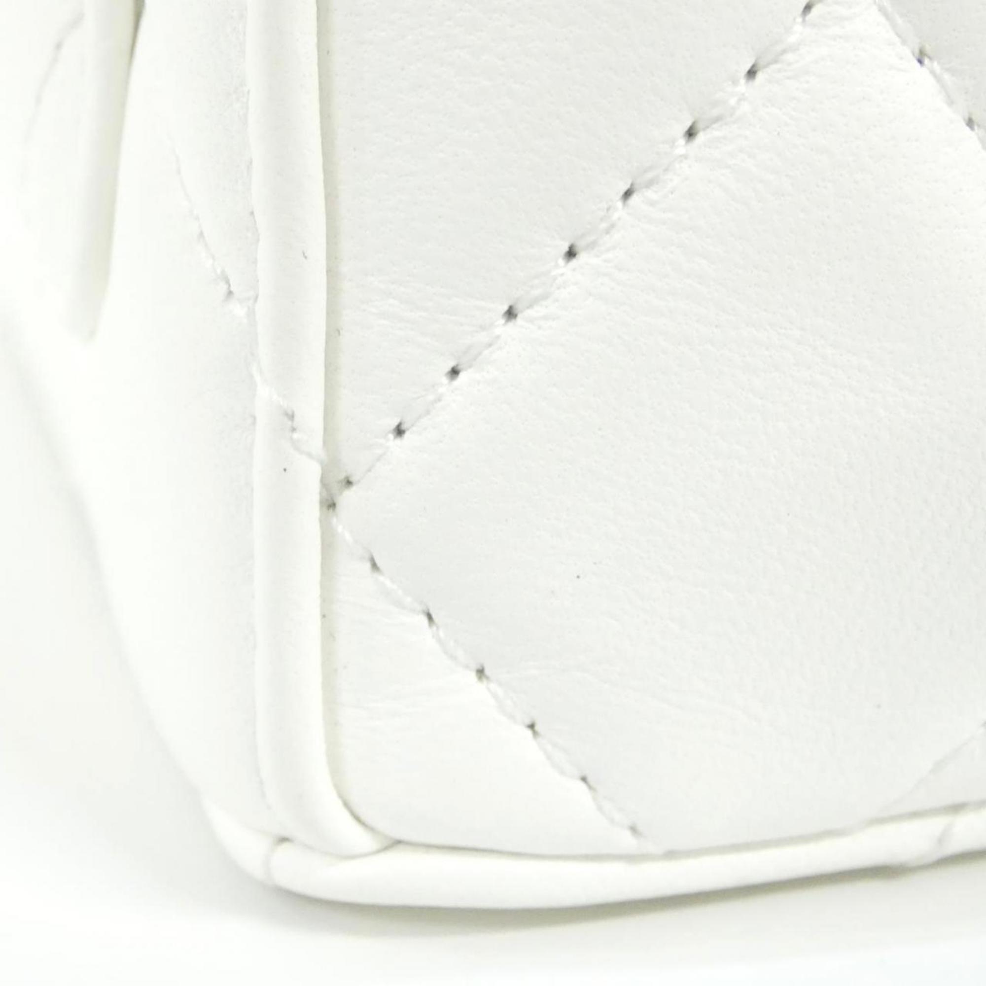 Chanel White Leather Shoulder Bag (Pre-Owned)