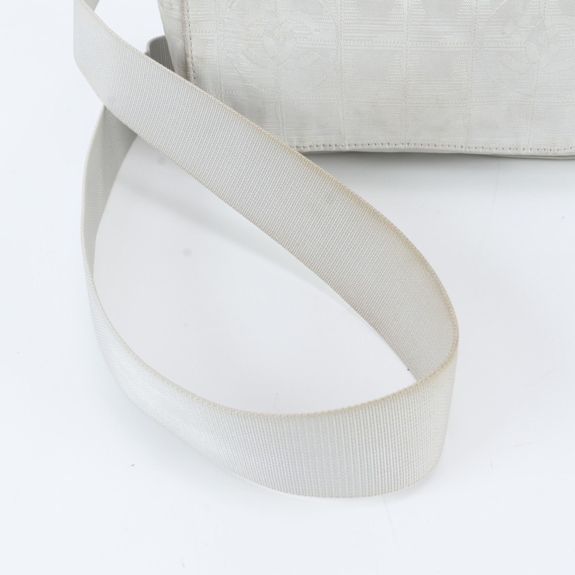 Chanel Gray Leather Nylon Shoulder Bag (Pre-Owned)