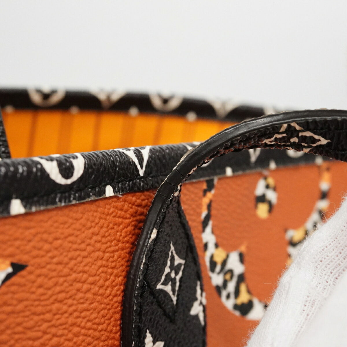 Louis Vuitton Noir Tote Bag (Pre-Owned)