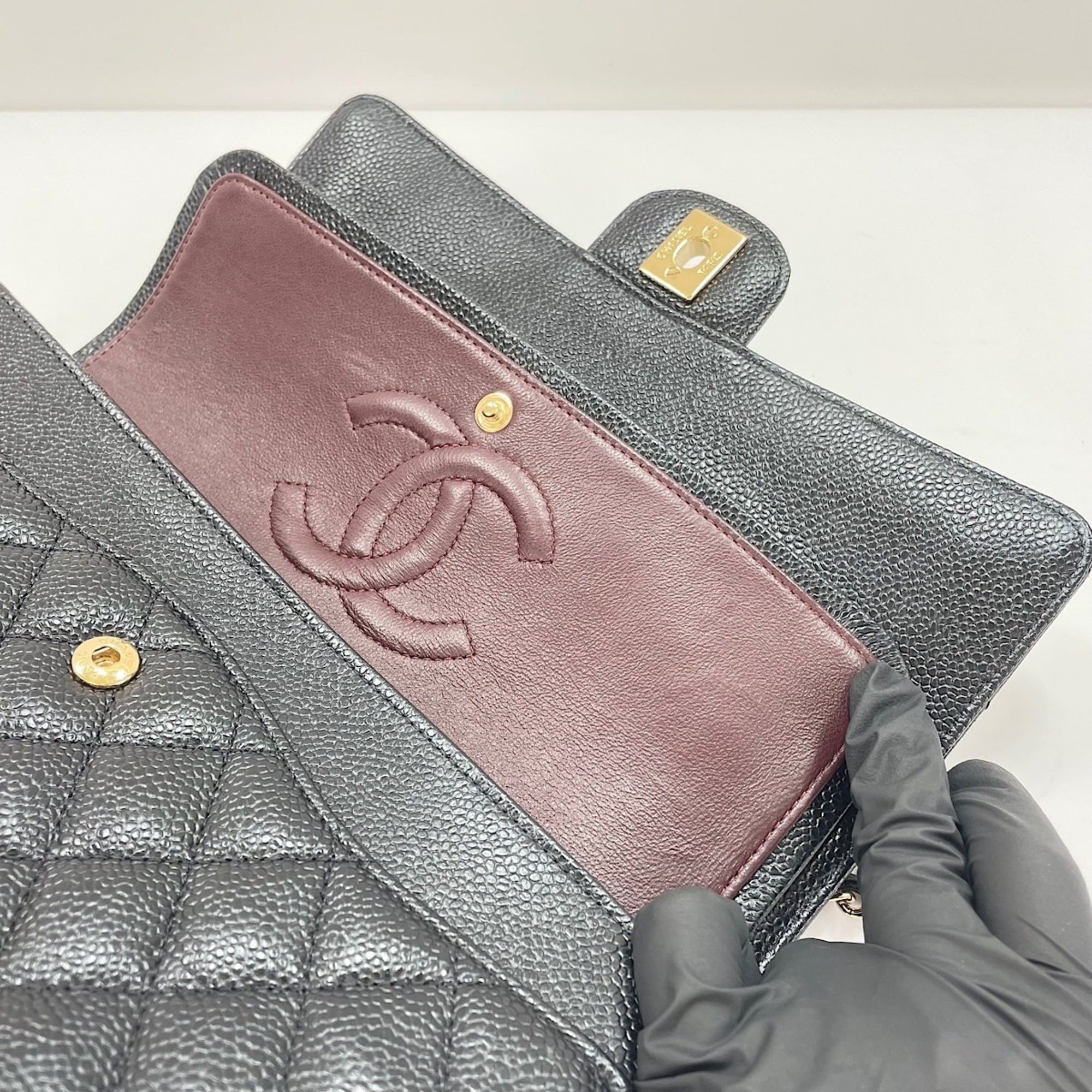 Chanel Black Shoulder Bag (Pre-Owned)