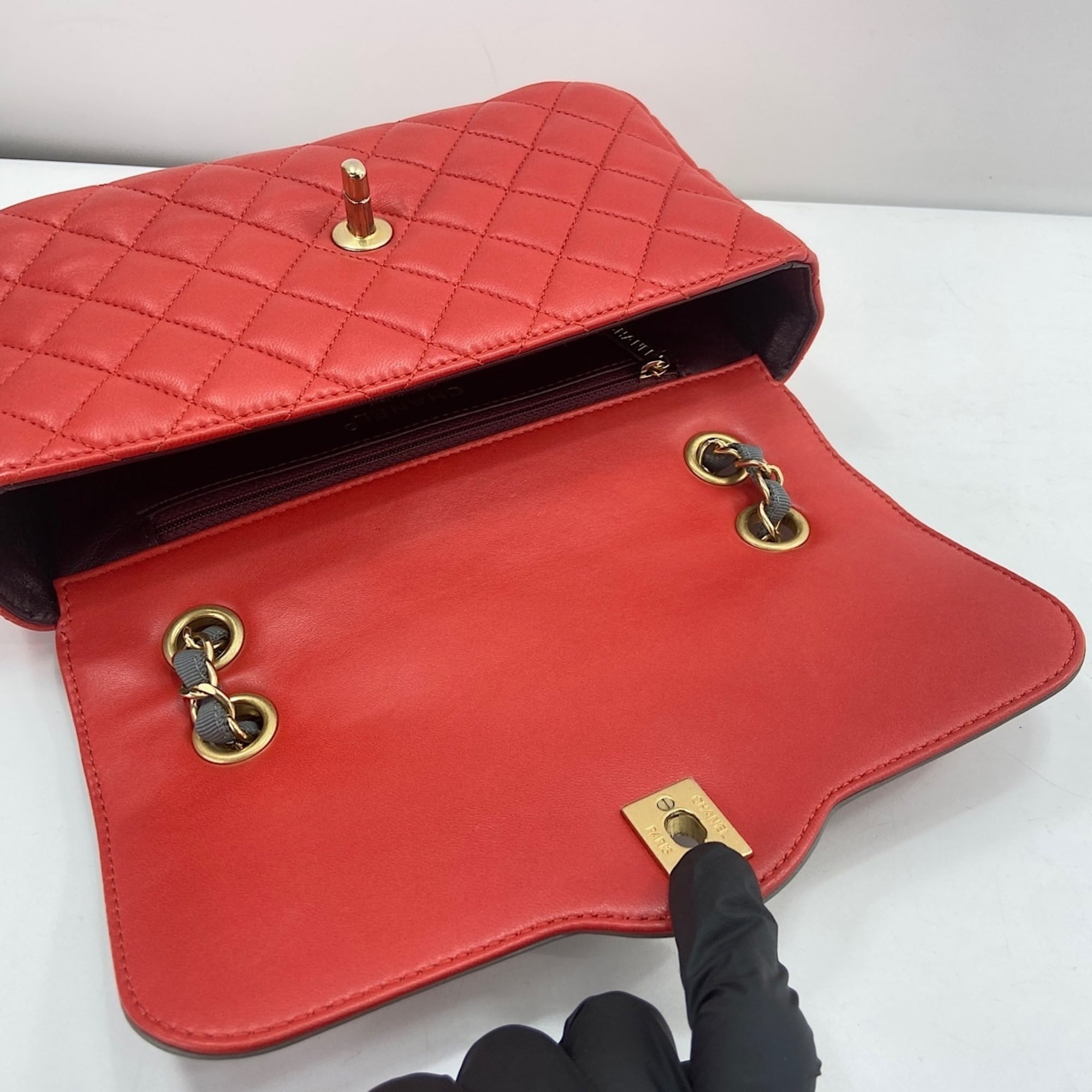 Chanel Red Color Shoulder Bag (Pre-Owned)