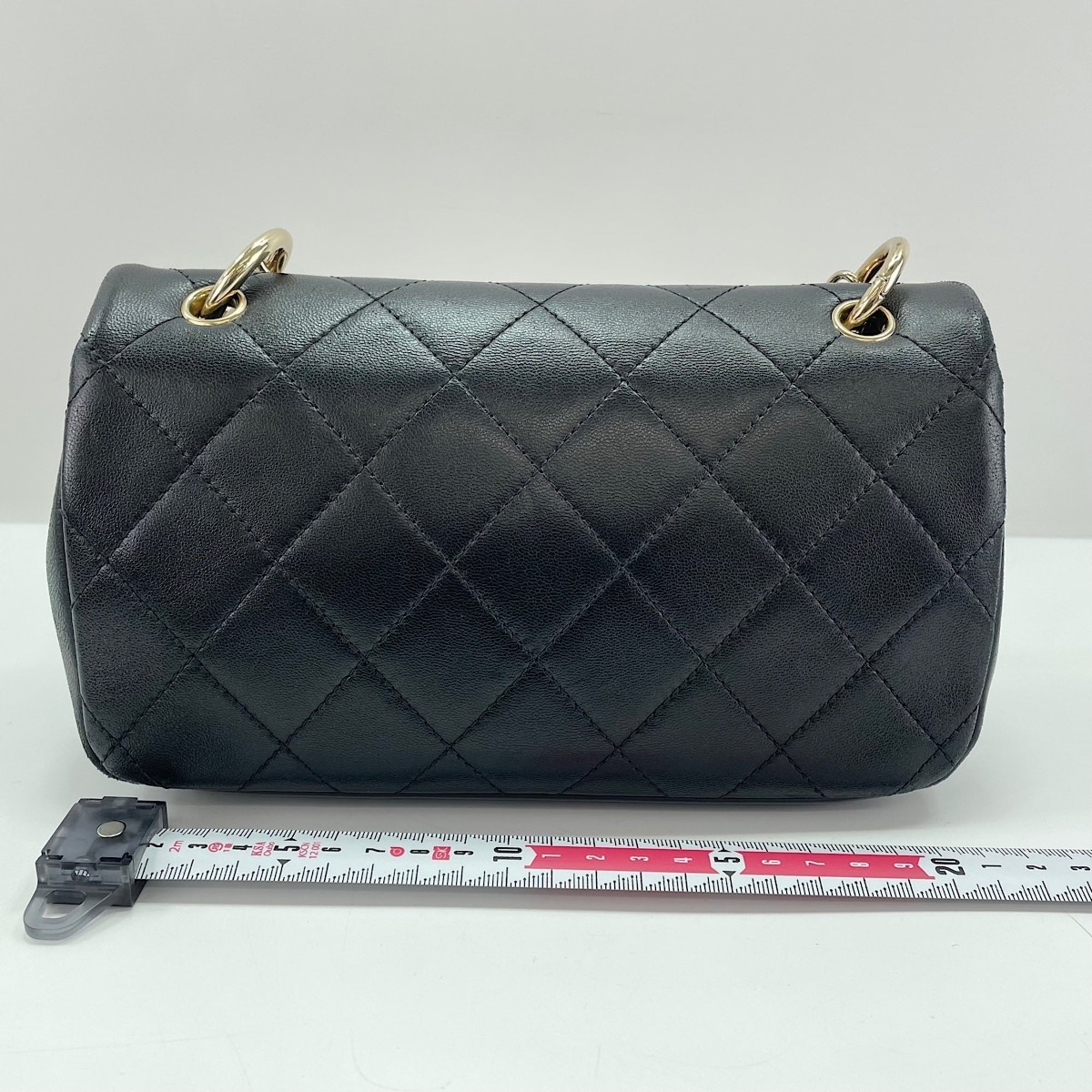 Chanel Black Shoulder Bag (Pre-Owned)