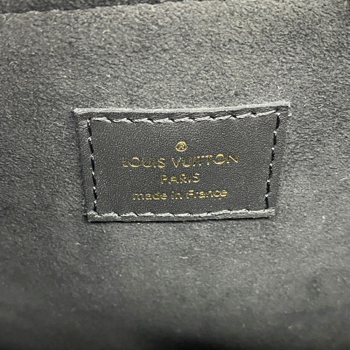 Louis Vuitton Noir Handbag (Pre-Owned)