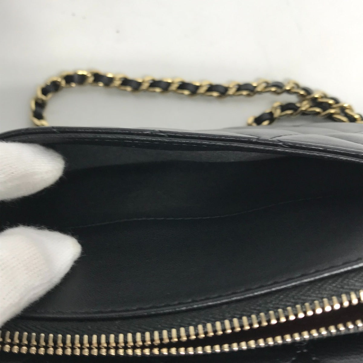 Chanel Black Leather Shoulder Bag (Pre-Owned)