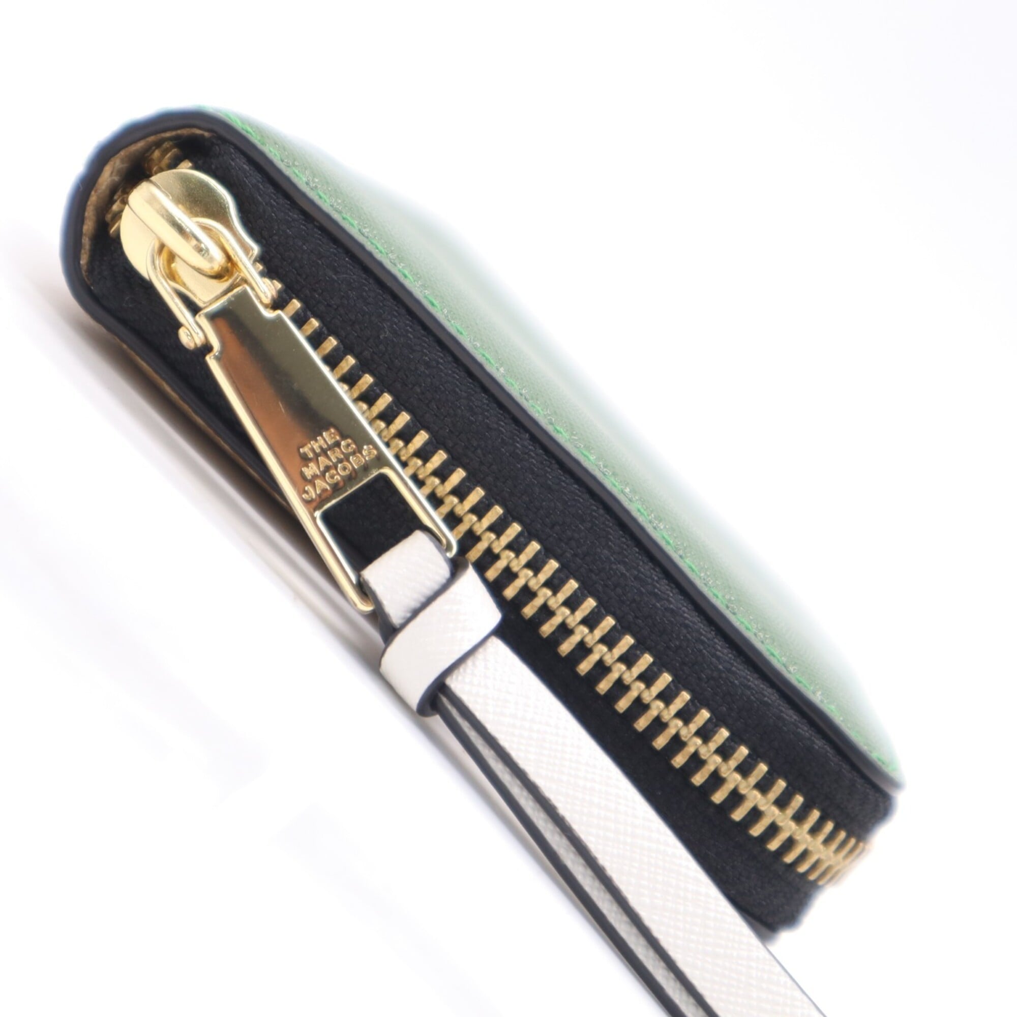 Marc Jacobs Beige Green White Leather Long Wallet (Bi-Fold) (Pre-Owned)
