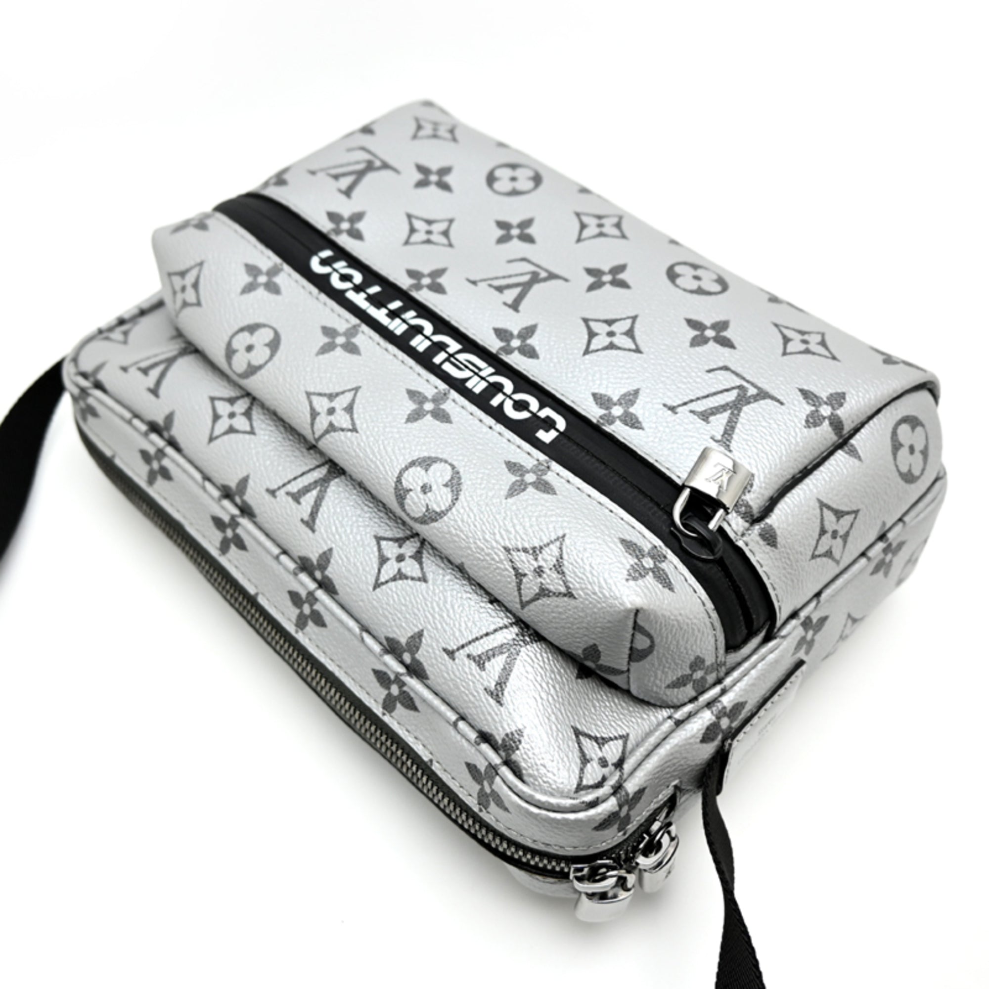 Louis Vuitton Silver Monogram Shoulder Bag (Pre-Owned)