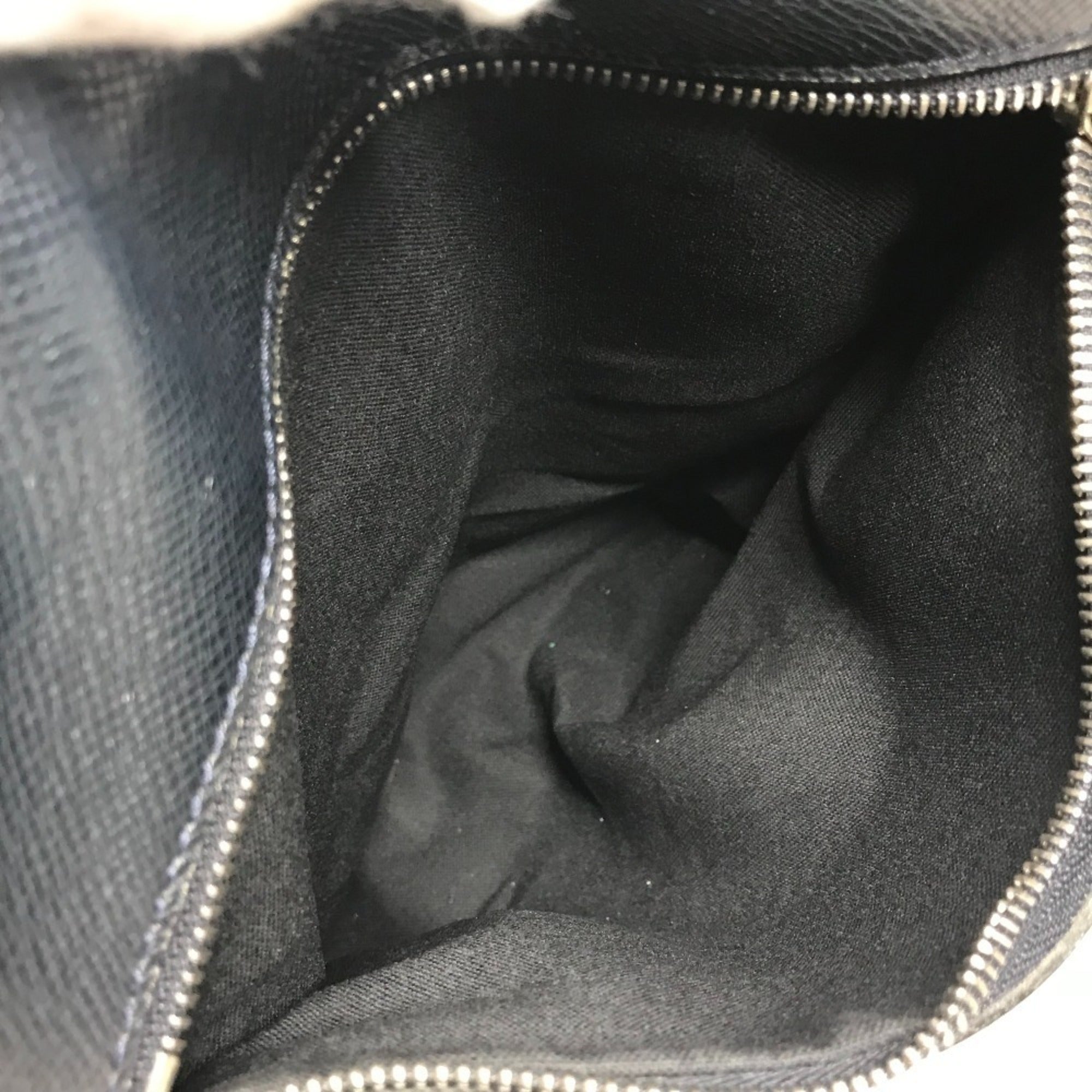 Louis Vuitton Boreal Navy Taiga Leather Leather Pochette Shoulder Bag (Pre-Owned)