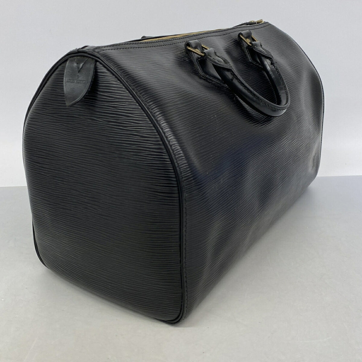 Louis Vuitton Noir Handbag (Pre-Owned)