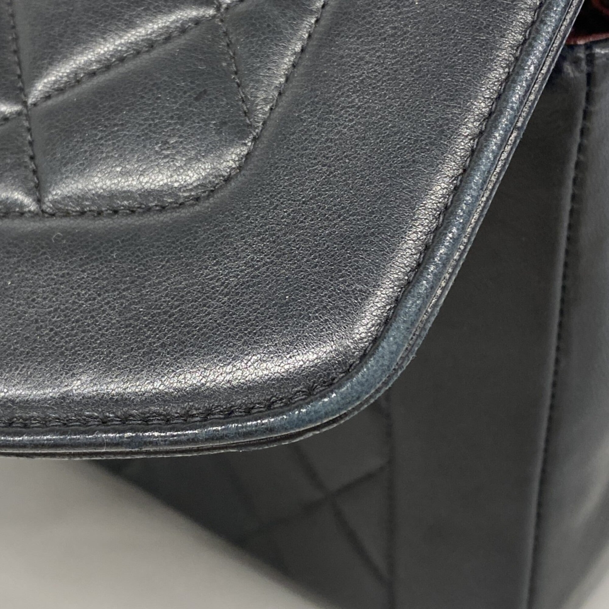 Chanel Black Leather Shoulder Bag (Pre-Owned)